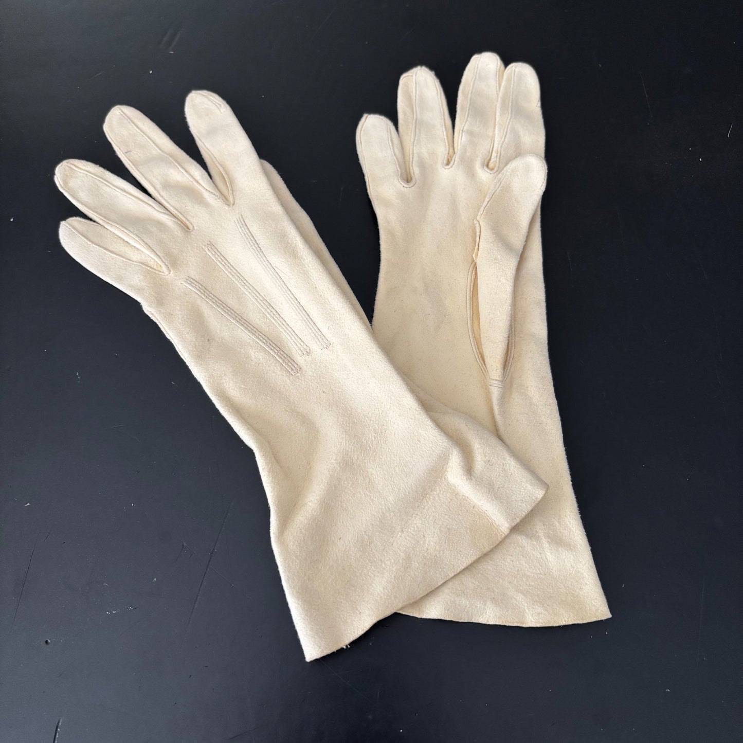 Vintage Scalloped Gloves | Size 6