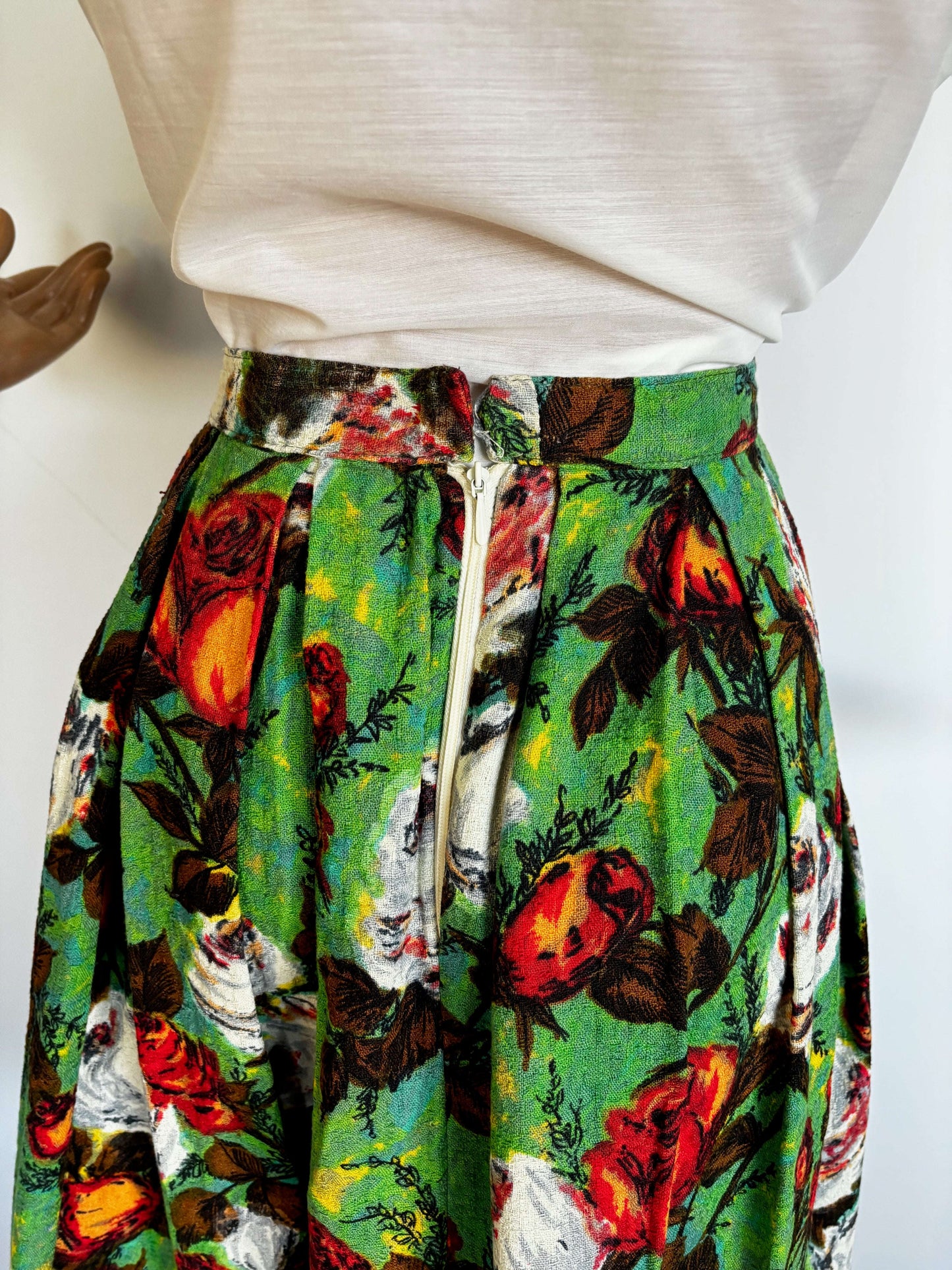 S | 1950s Barkcloth Roses Skirt Lily Scarlet