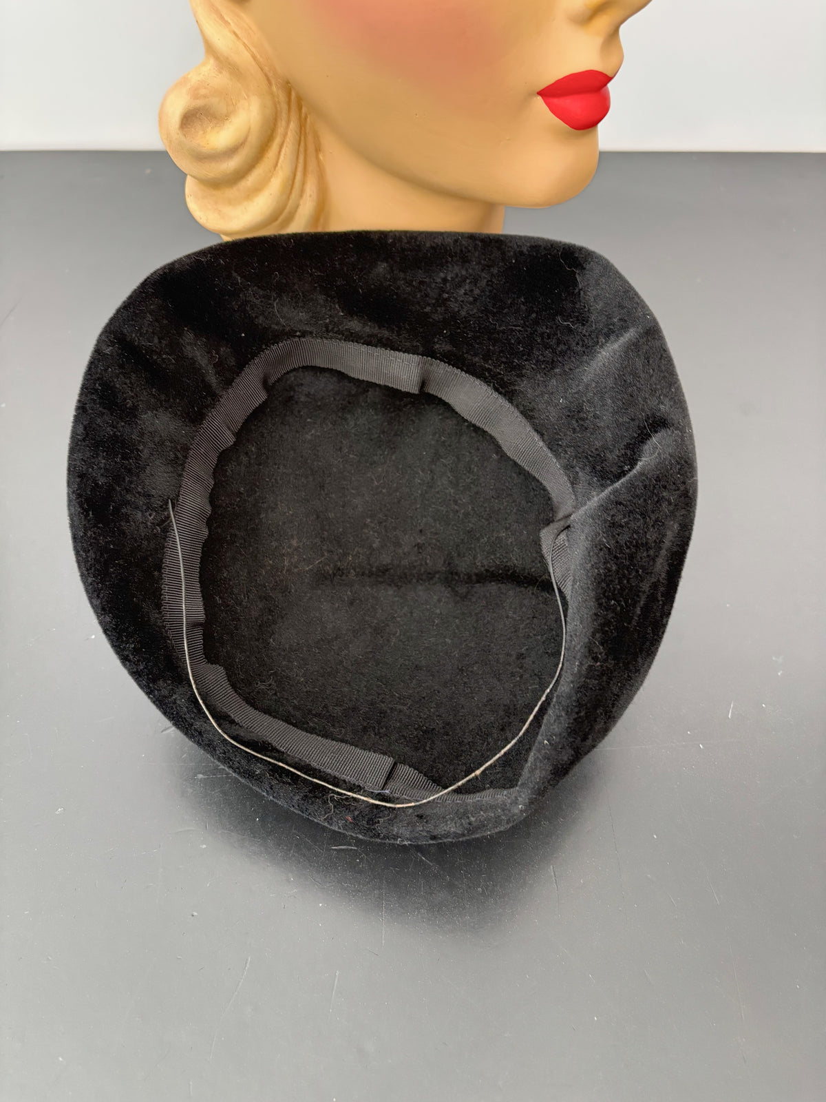 1930s/40s Black Velour Felt Tilt Hat With Hat Pin
