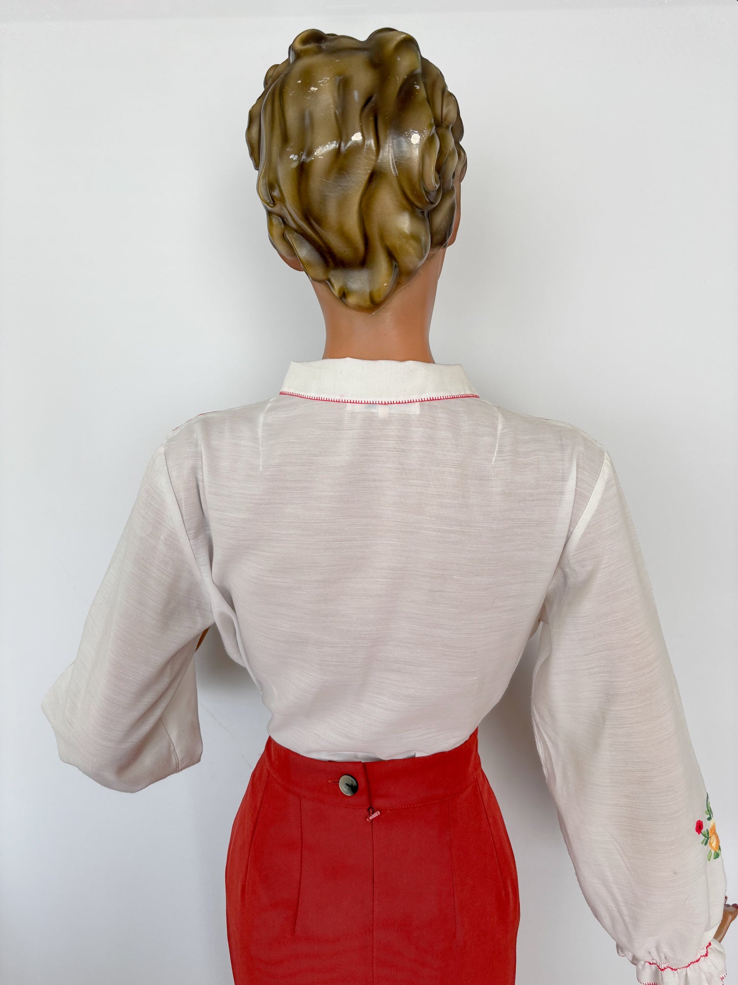 M/L | 1970s Hungarian Embroidered Blouse