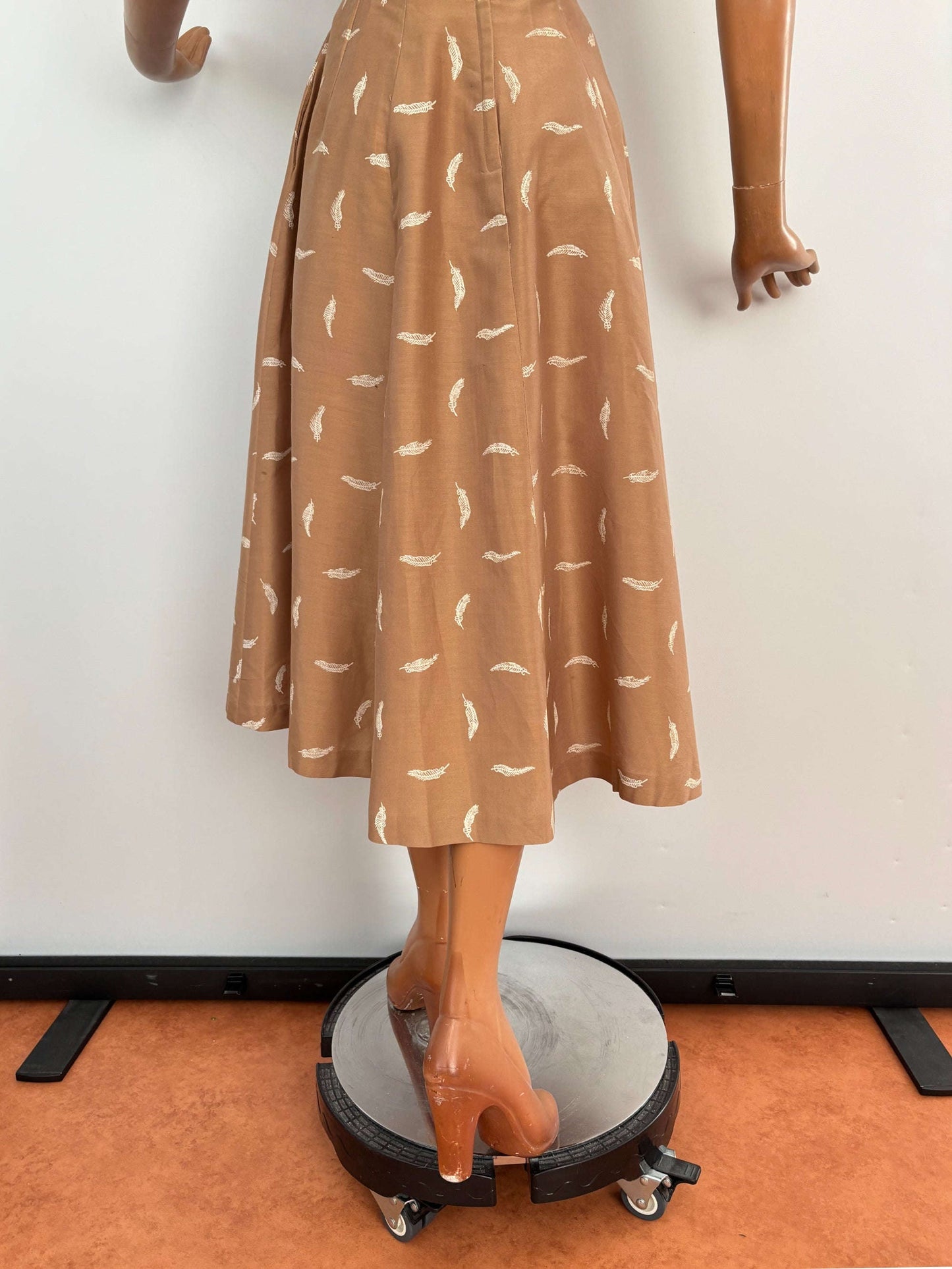 M | 1950s Feather Print Poplin Dress Lily Scarlet