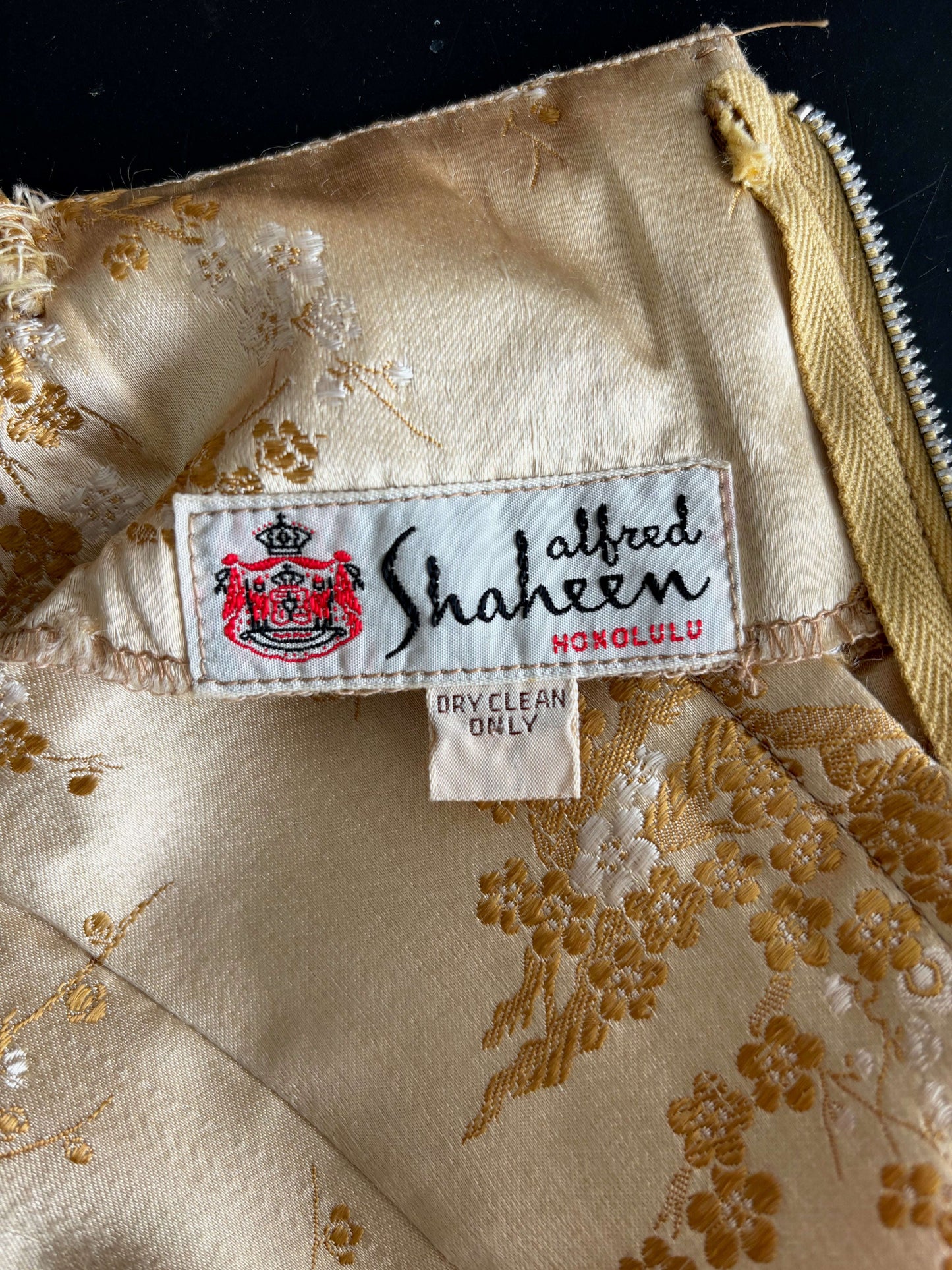 XS | 1950s Alfred Shaheen Beige Brocade Pencil Dress with Gold Floral Satin Lily Scarlet