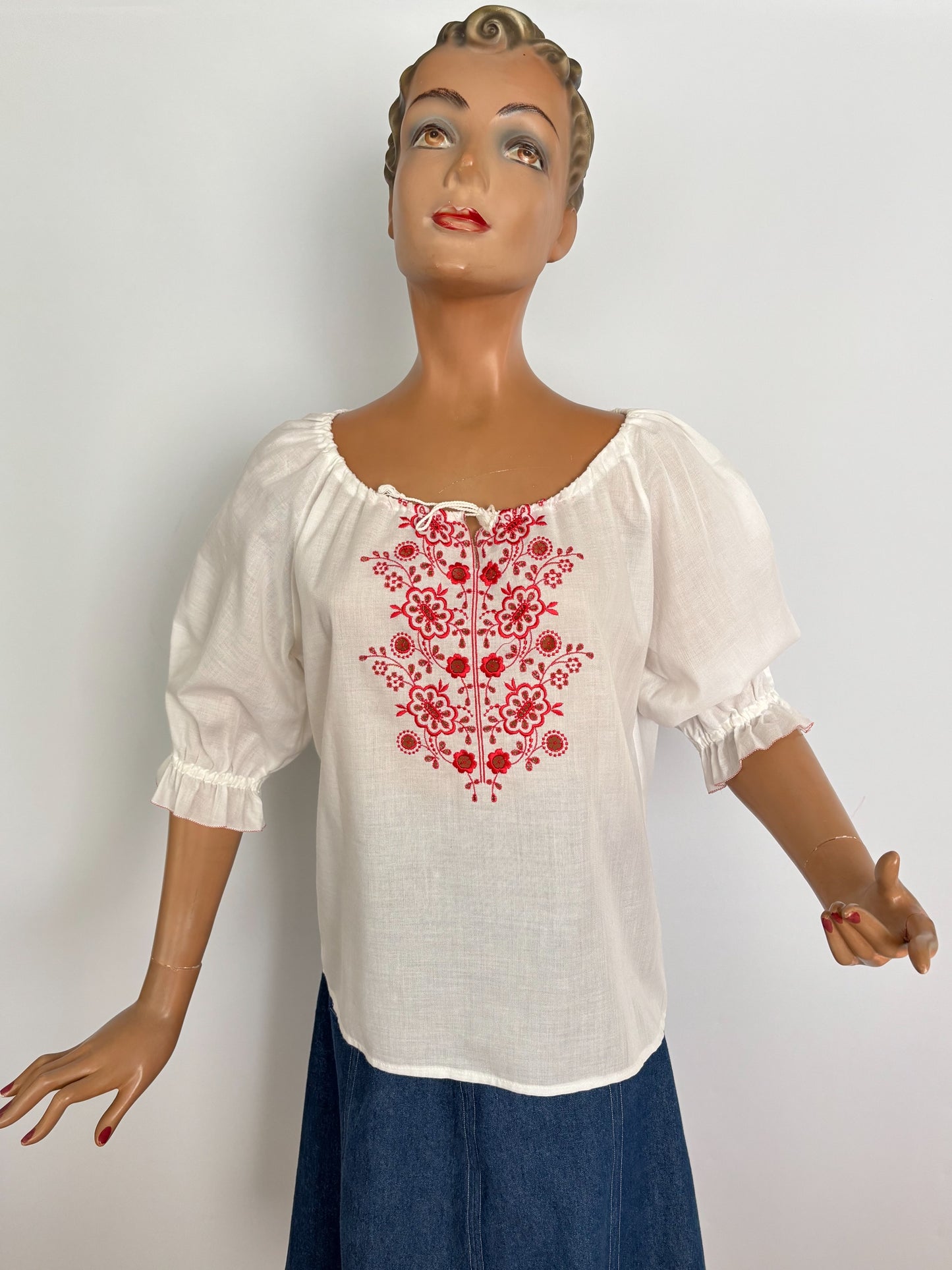 M/L | 1970s Romanian Blouse White Cotton Red Embroidery