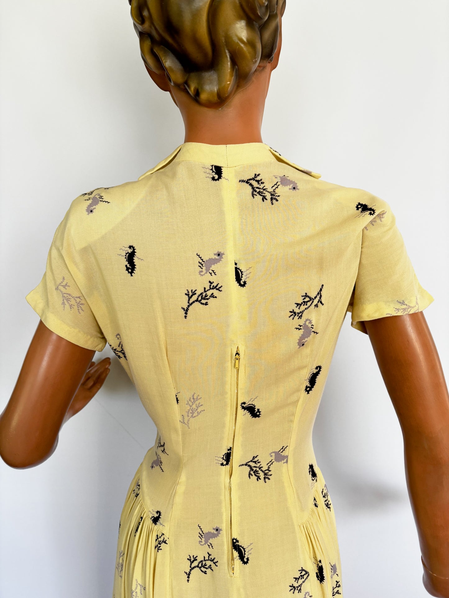 S | 1940s Rayon Seahorse Novelty Print Dress