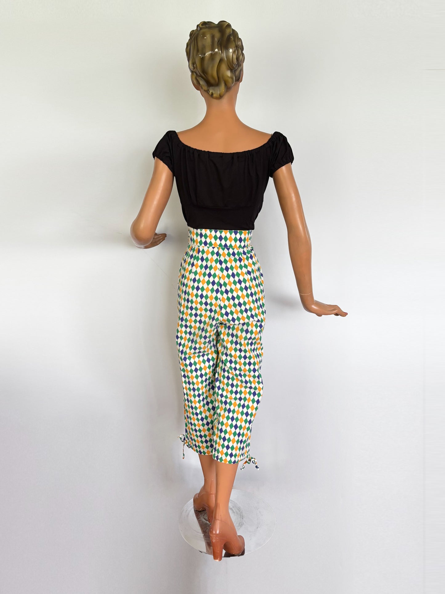 1950s Style Harlequin Capri Pants | S
