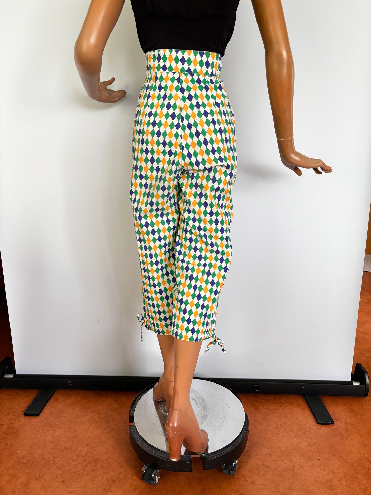 1950s Style Harlequin Capri Pants | S