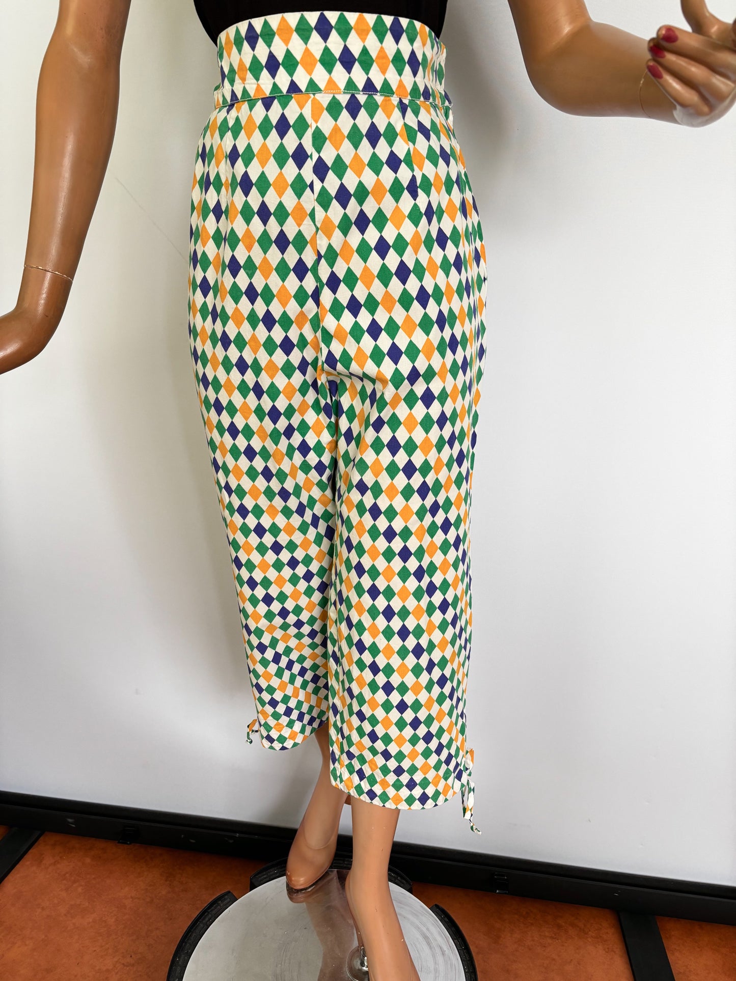 1950s Style Harlequin Capri Pants | S