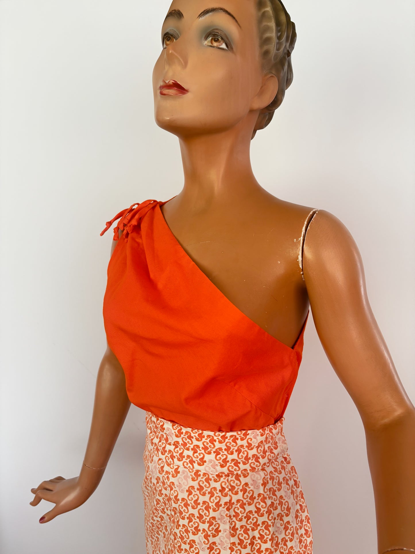 1950s Style Seahorse Print Capri Pants w. One Shoulder Top | XS/S