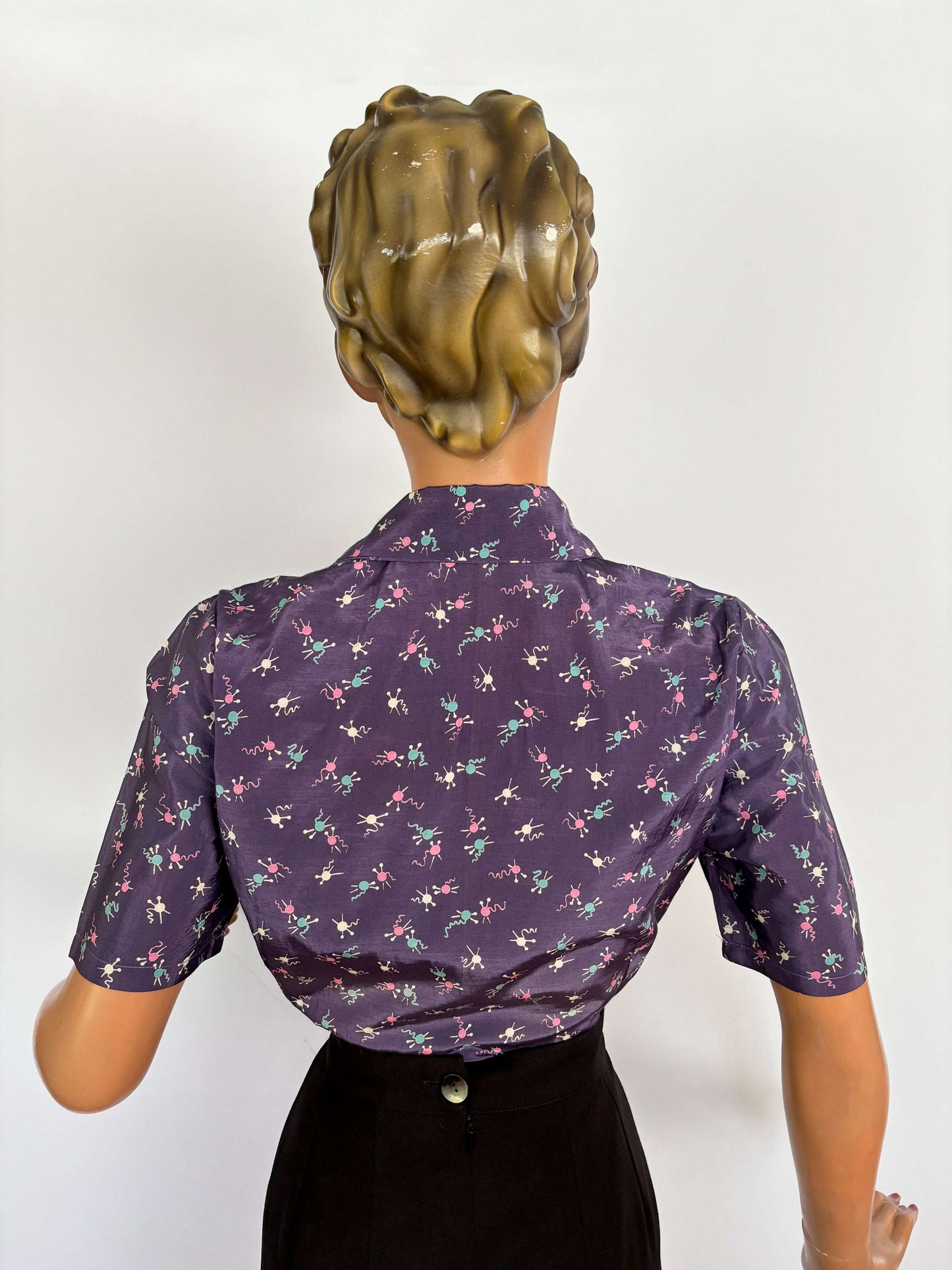 M | Repro Blouse Vintage Yarn & Knitting Needle Print Novelty Silk Lily Scarlet