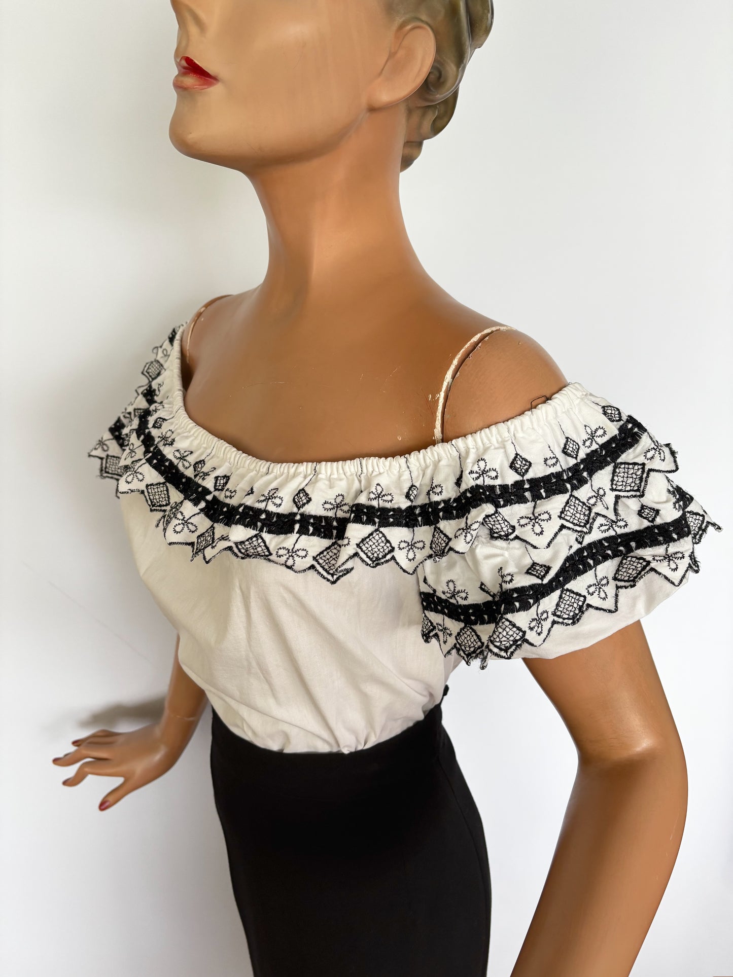 50s/60s Embroidered Patio Crop Top | XXL