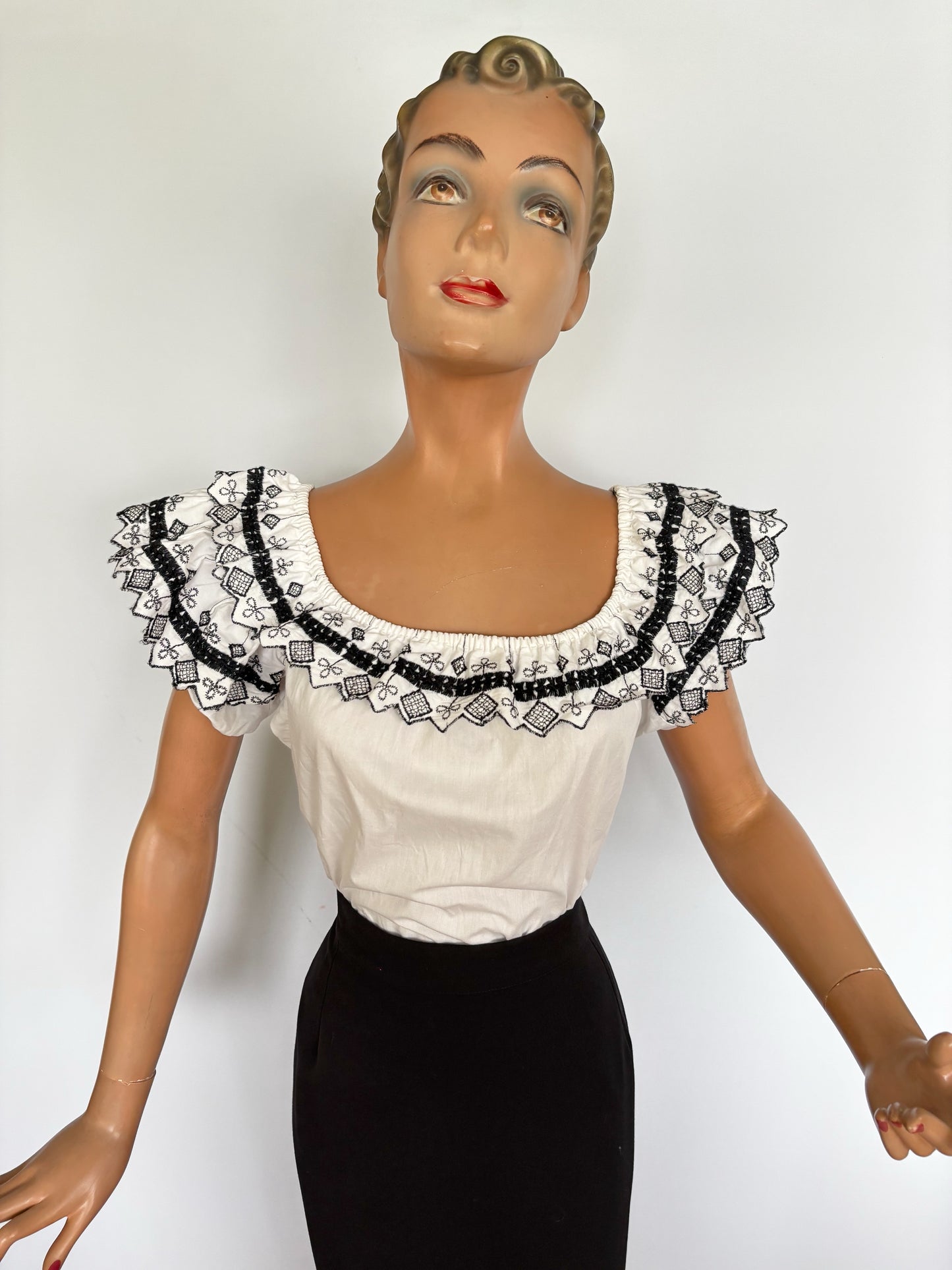 50s/60s Embroidered Patio Crop Top | XXL