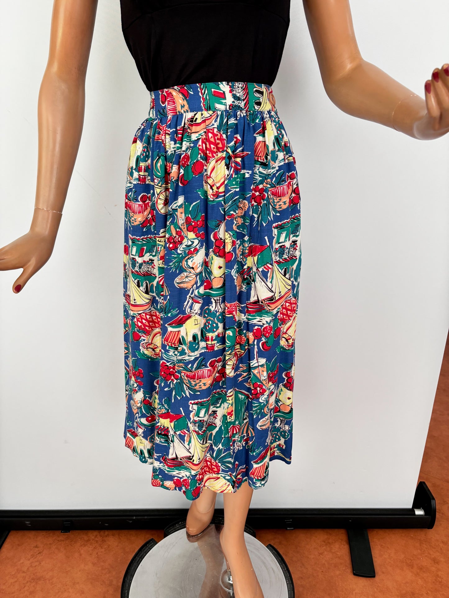 1940s/50s Style Viscose Skirt with Summer Novelty Print | Small