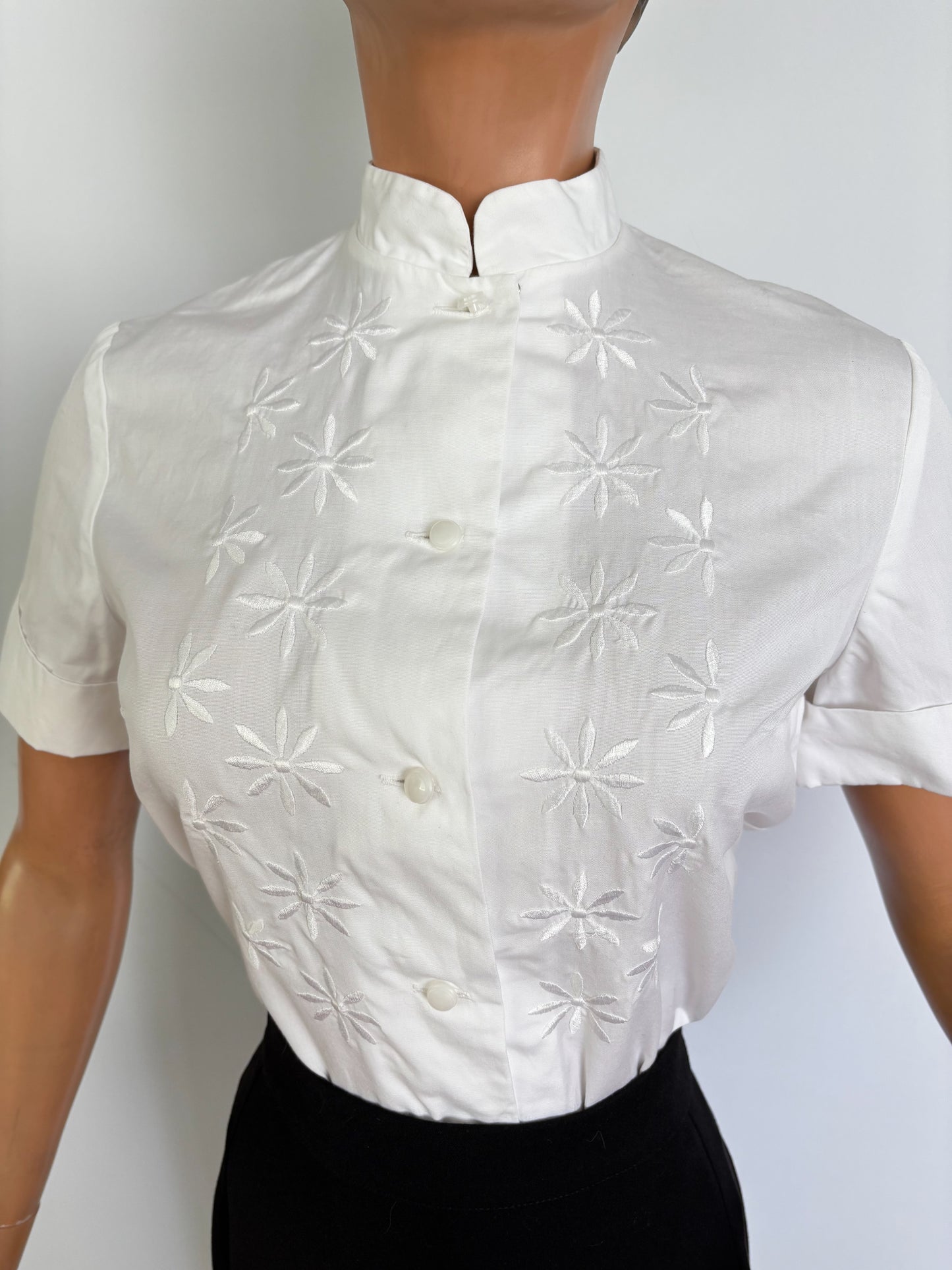 1950s Mandarin Collar Embroidered Cotton Blouse | S