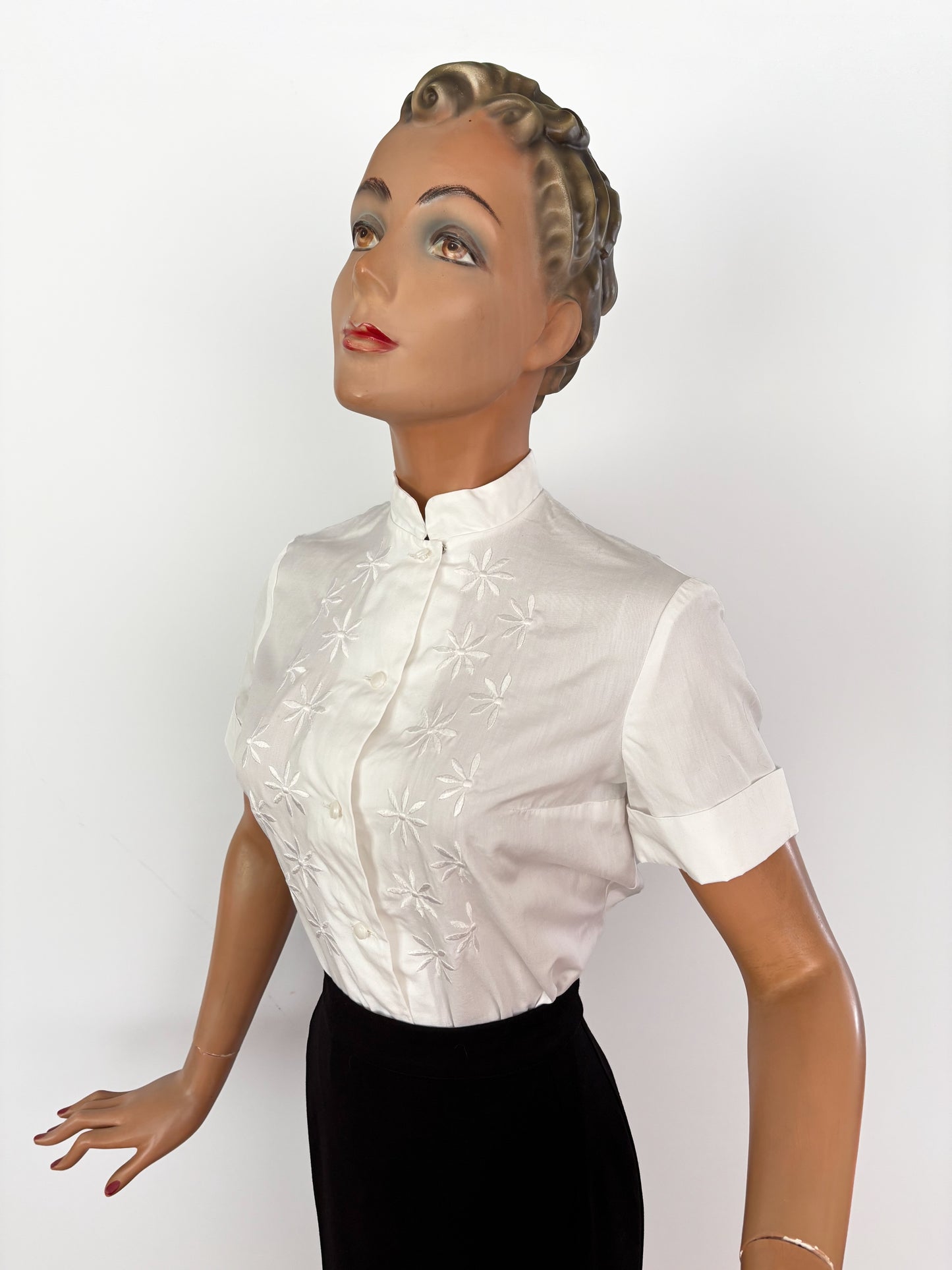 1950s Mandarin Collar Embroidered Cotton Blouse | S