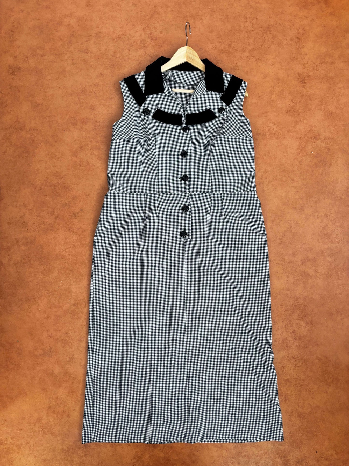 3XL | 1950s Style Plus Size Gingham Shirtwaist Dress with Velvet Trim Collar Lily Scarlet