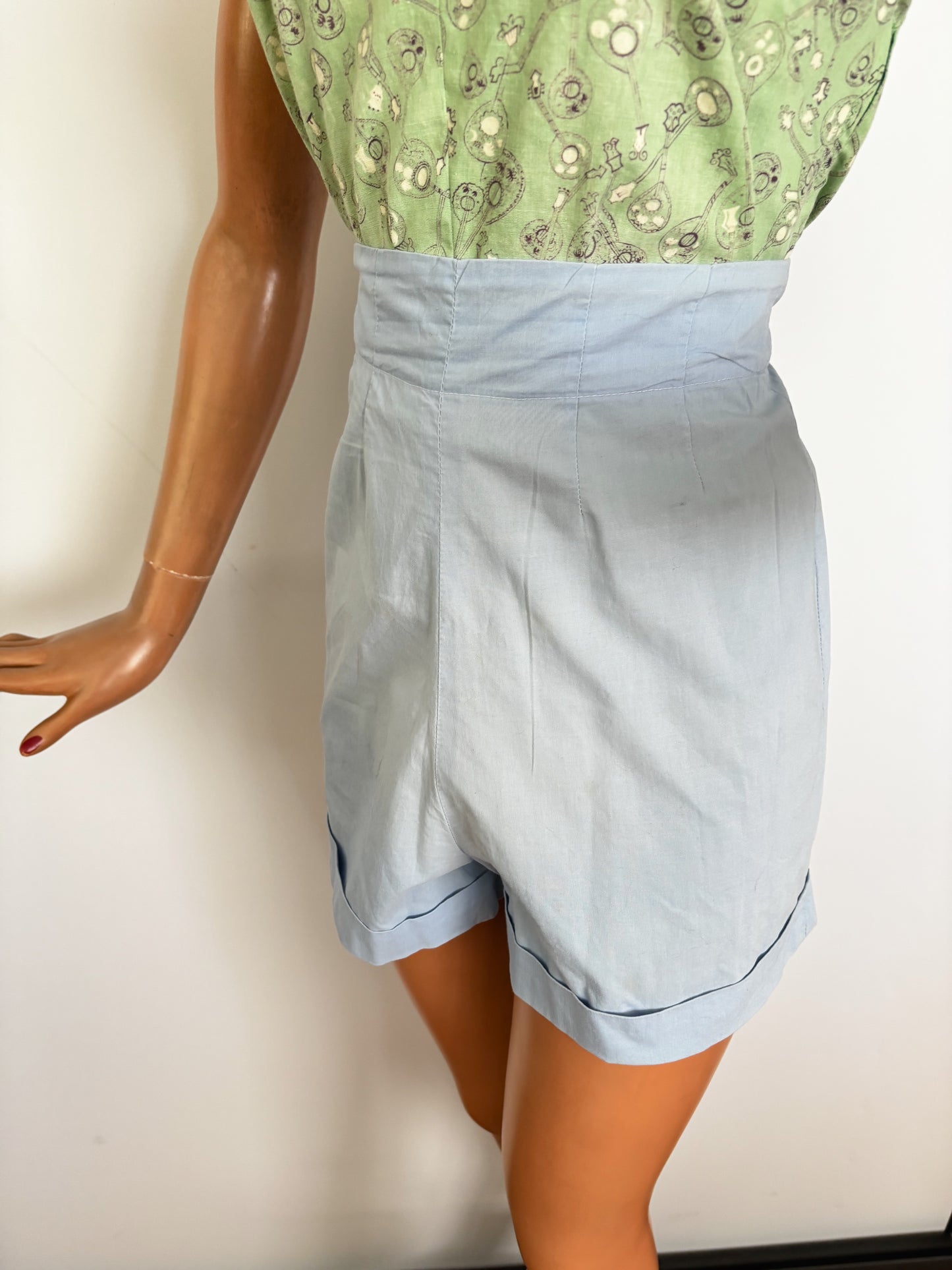 XS | 50s Style Light Green Halter Top with Mandoline Novelty Print