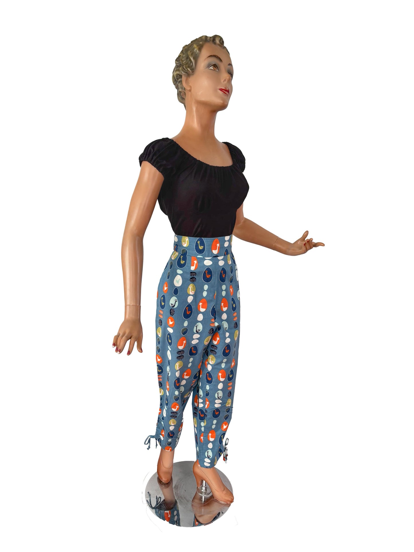 High Waisted 1950s Style Capri Pants w. Michael Miller Poultry Print | S/M