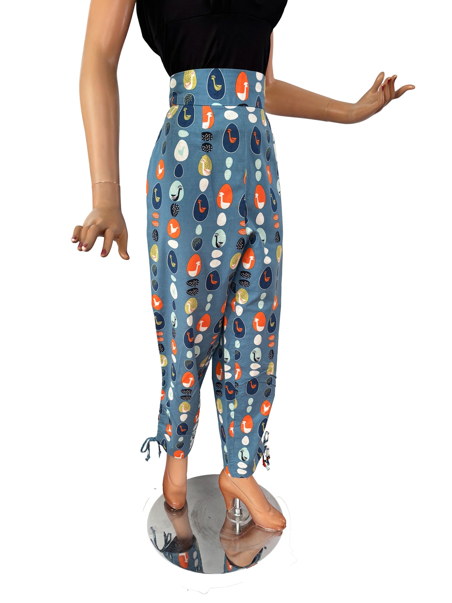 High Waisted 1950s Style Capri Pants w. Michael Miller Poultry Print | S/M