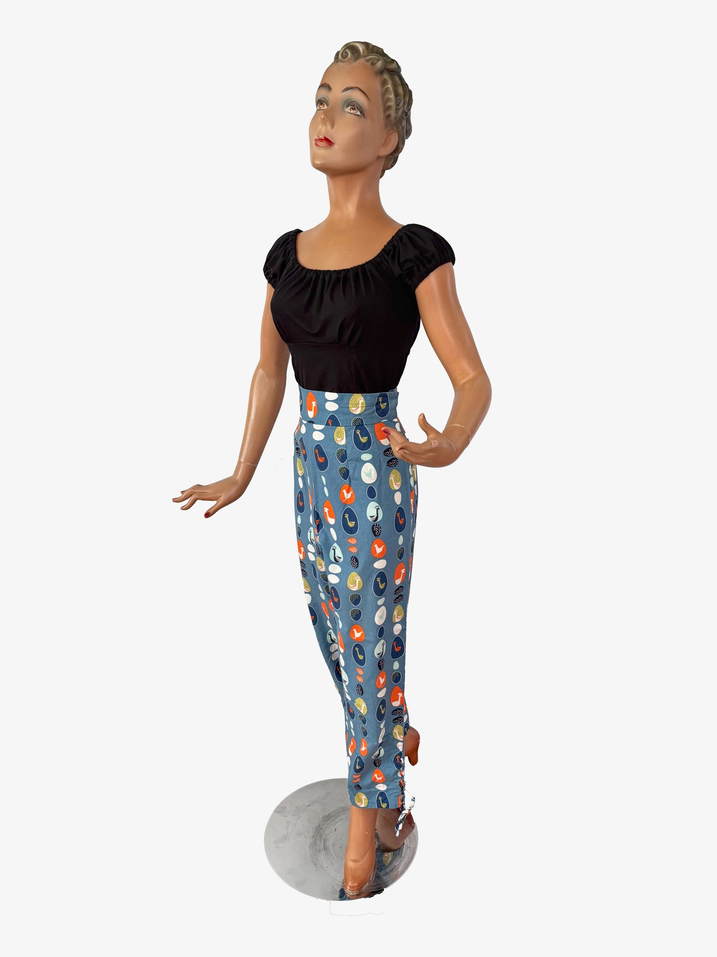 High Waisted 1950s Style Capri Pants w. Michael Miller Poultry Print | S/M