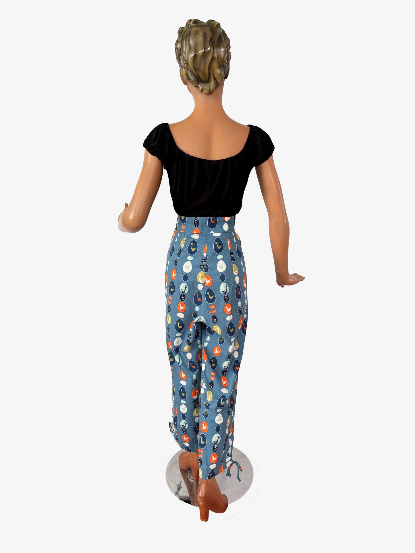 High Waisted 1950s Style Capri Pants w. Michael Miller Poultry Print | S/M