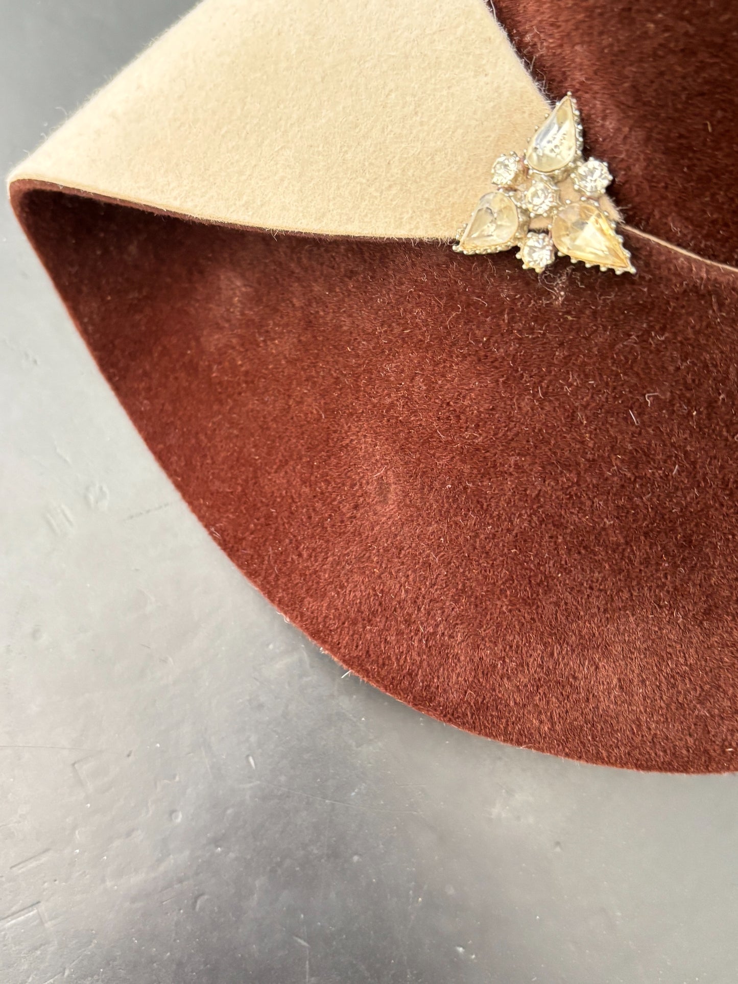 1930s/40s Brown Cream Velour Felt Tilt Hat