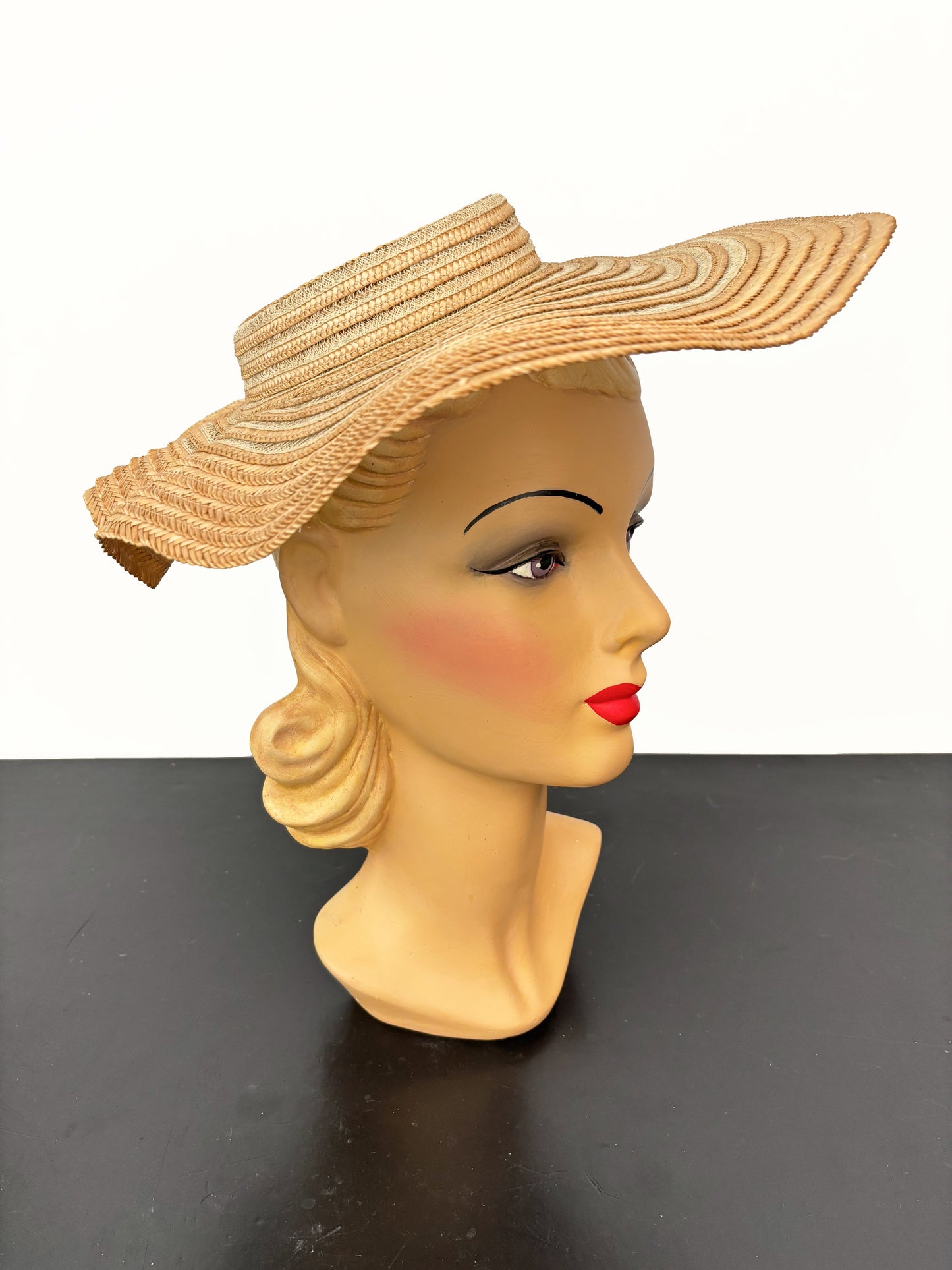 1930s Woven Straw Sun Hat With Shaped Brim