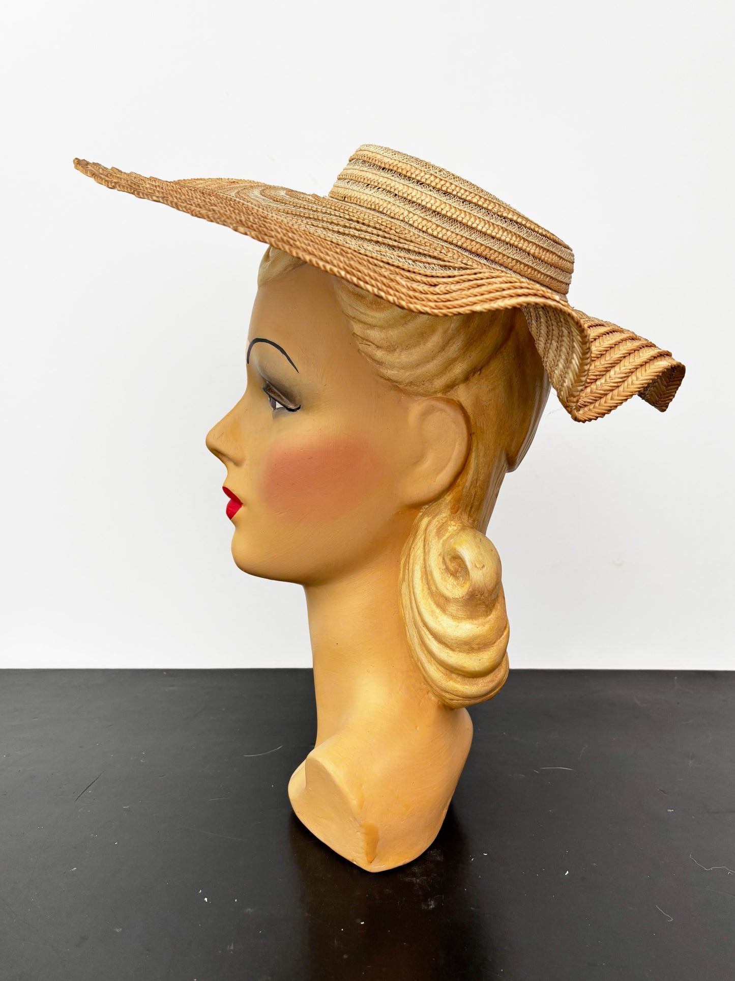 1930s Woven Straw Sun Hat With Shaped Brim