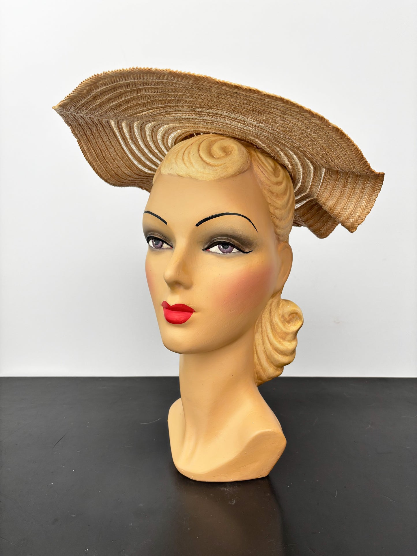 1930s Woven Straw Sun Hat With Shaped Brim