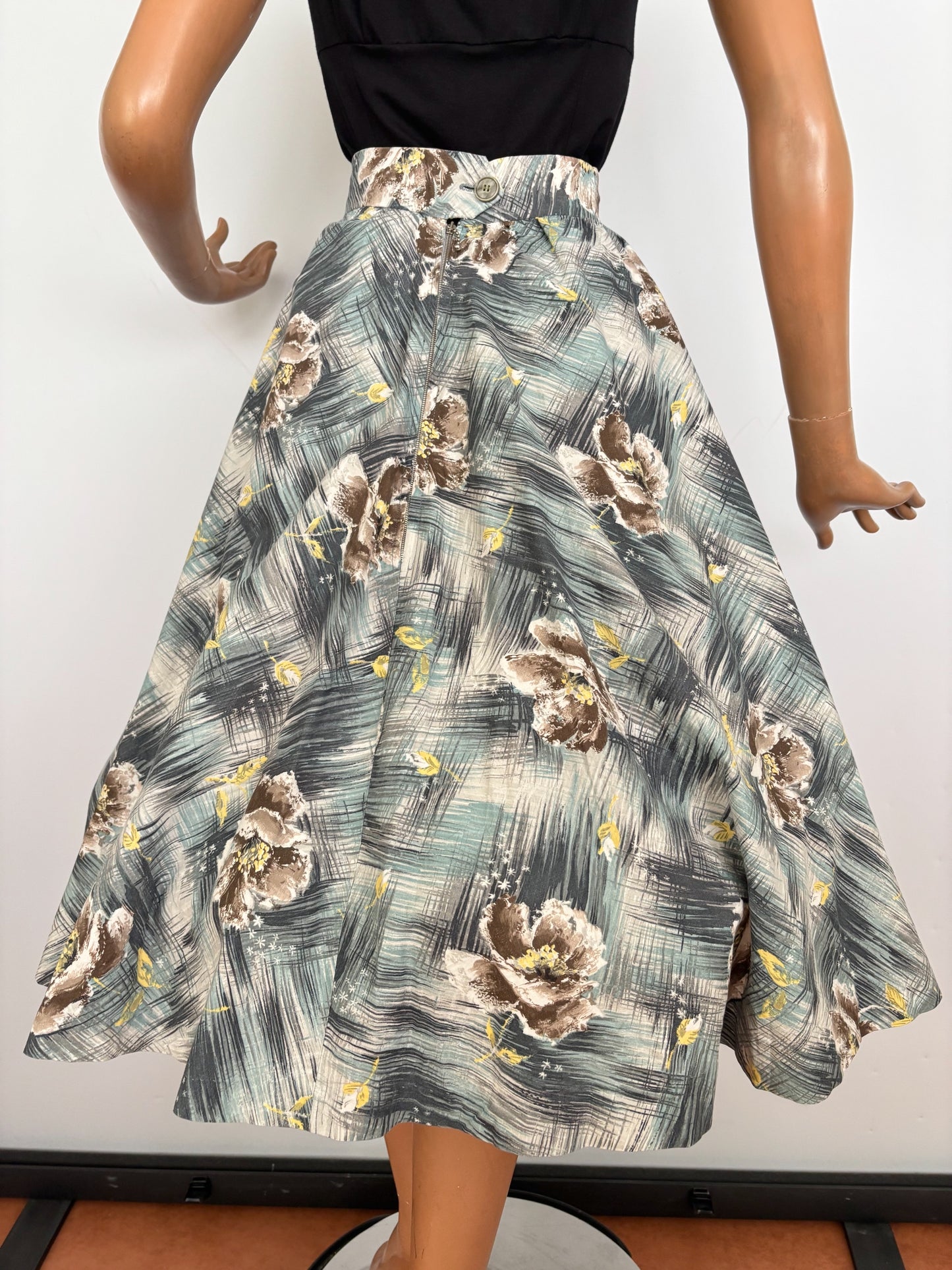 S/M | 1950s/60s Floral Cotton Poplin Circle Skirt