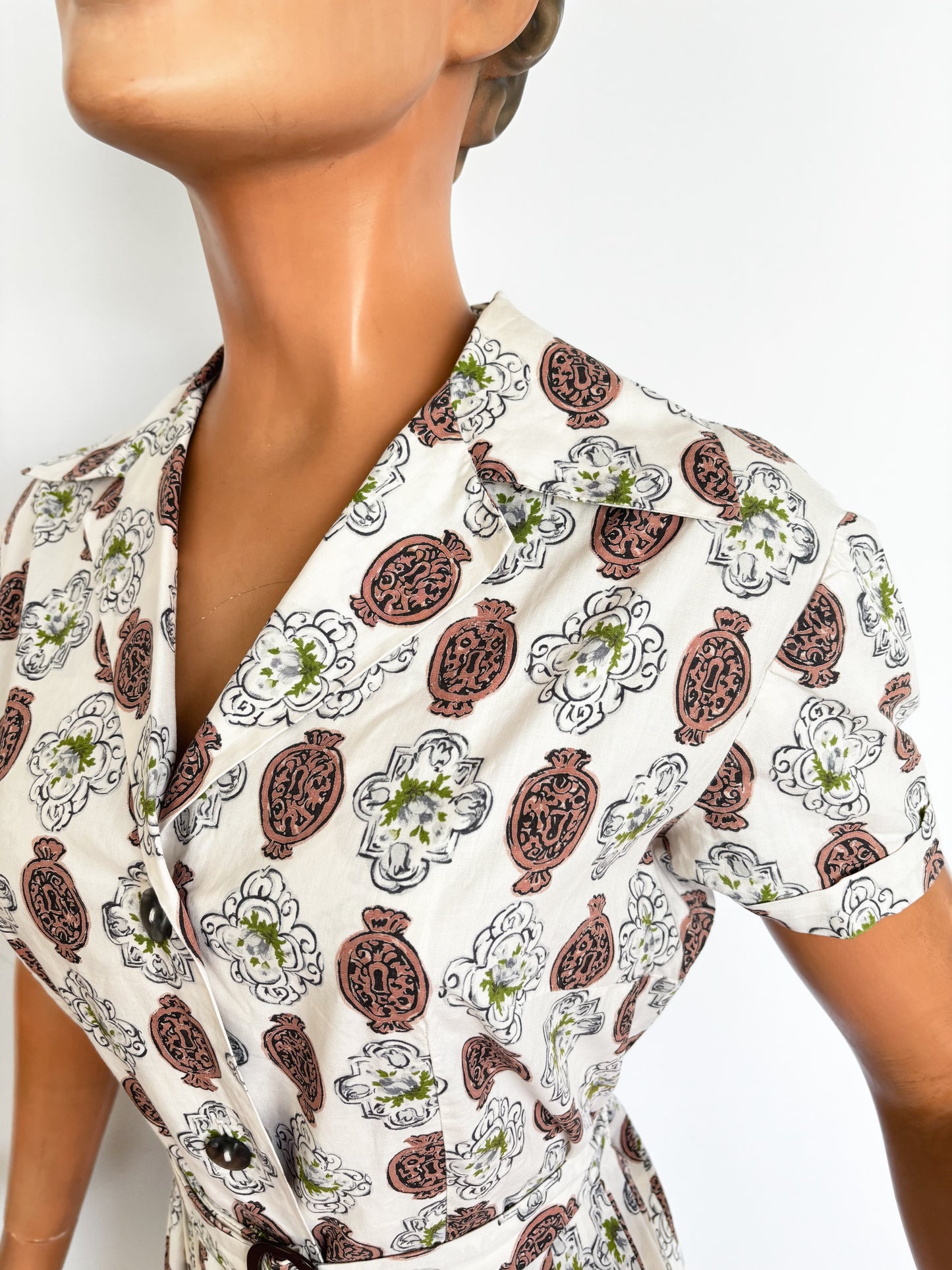 1940s 1950s Novelty Lock Print Button Down Dress w. Matching Belt | M