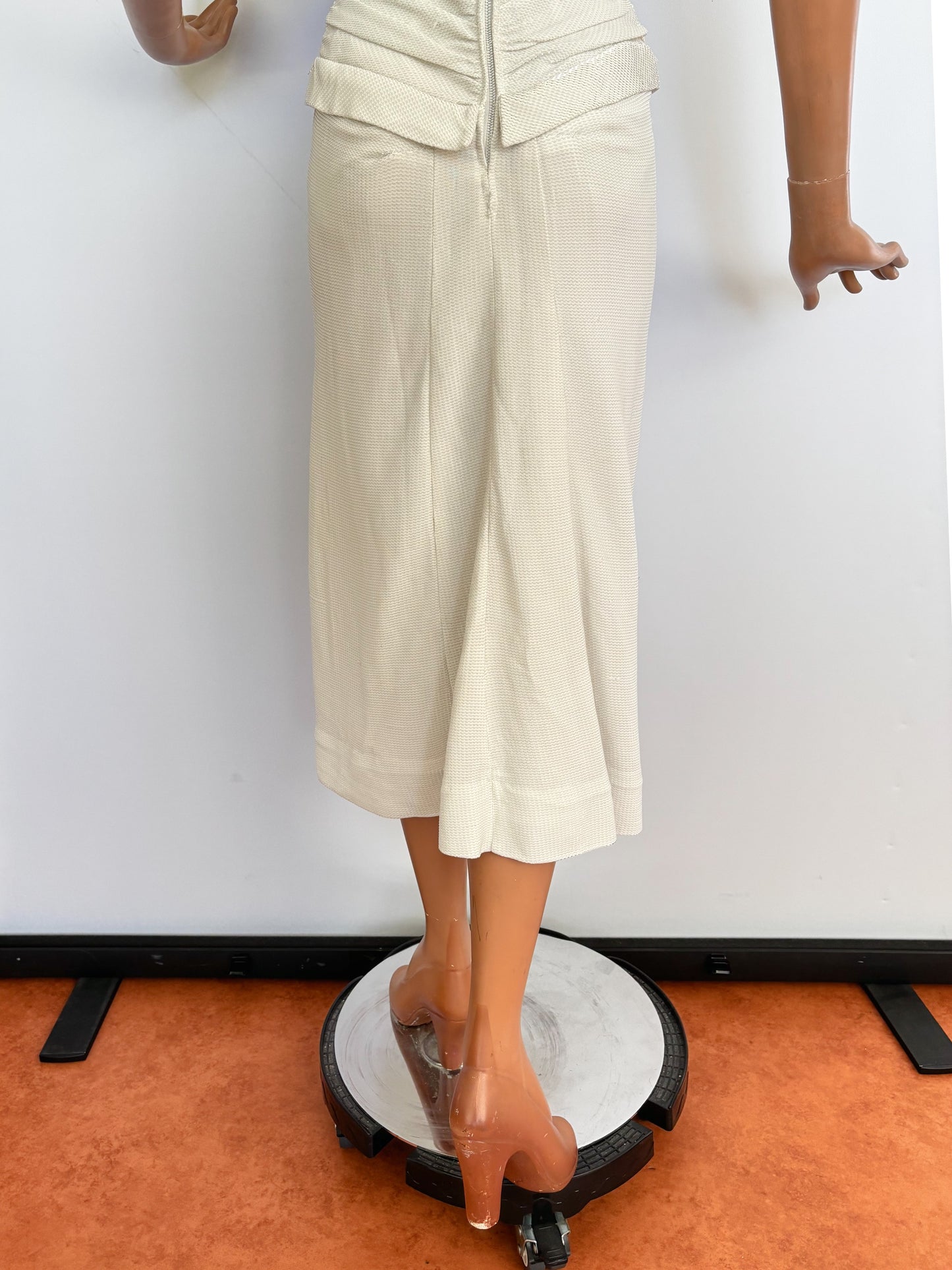 1950s Winnie Marsh Off-White Wiggle Dress With Silver Lurex | XS