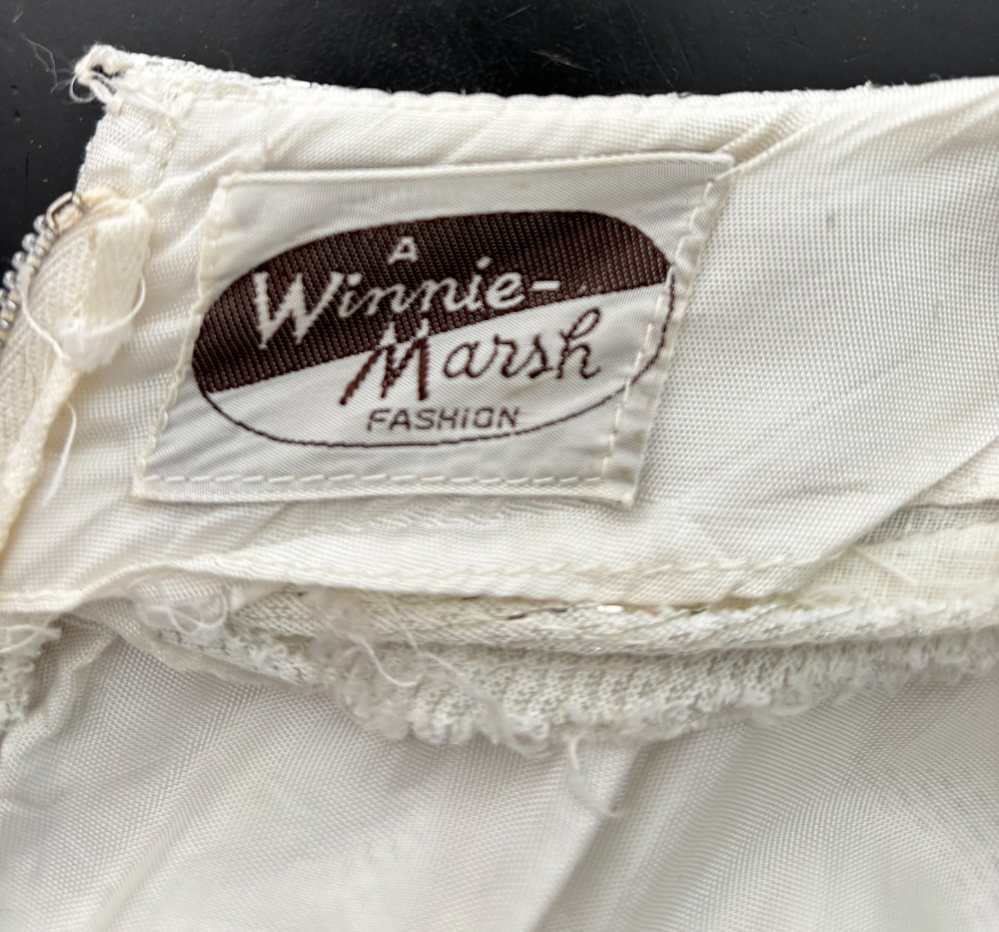 1950s Winnie Marsh Off-White Wiggle Dress With Silver Lurex | XS