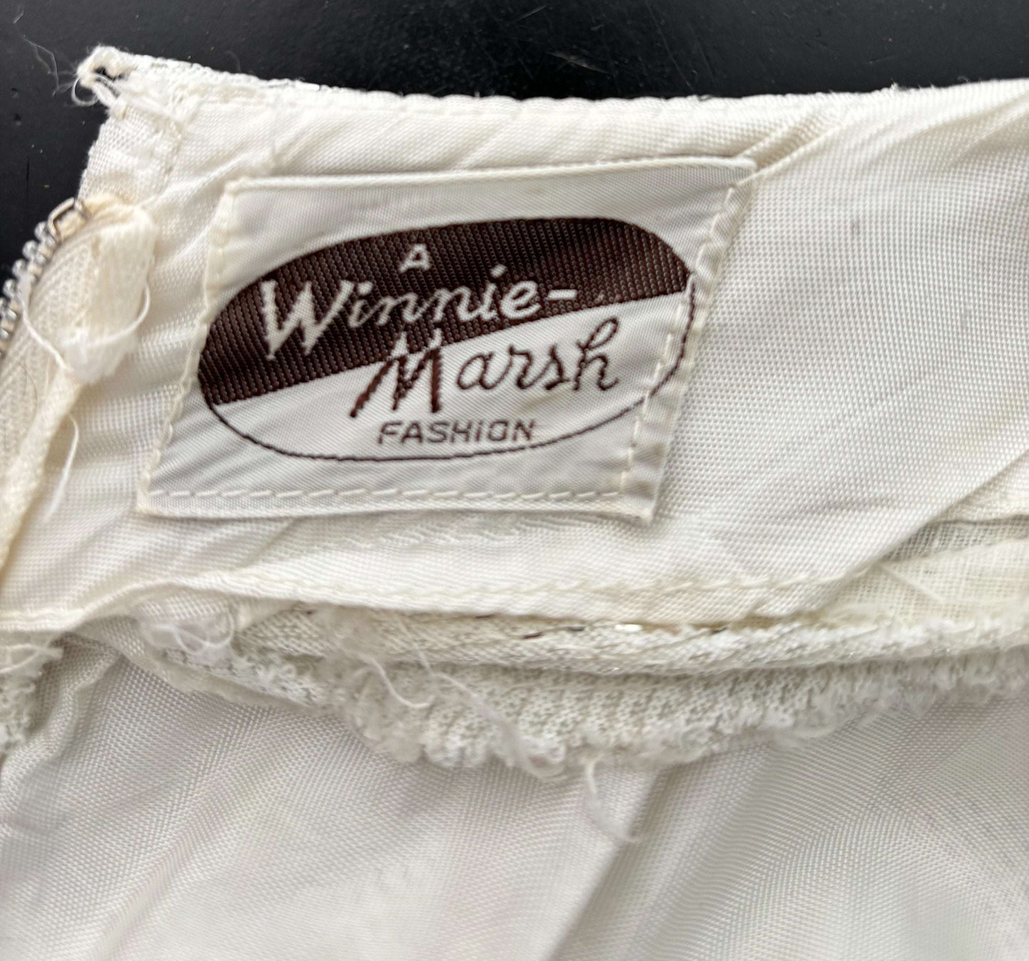XS | 1950s Winnie Marsh Off-White Wiggle Dress With Silver Lurex Lily Scarlet