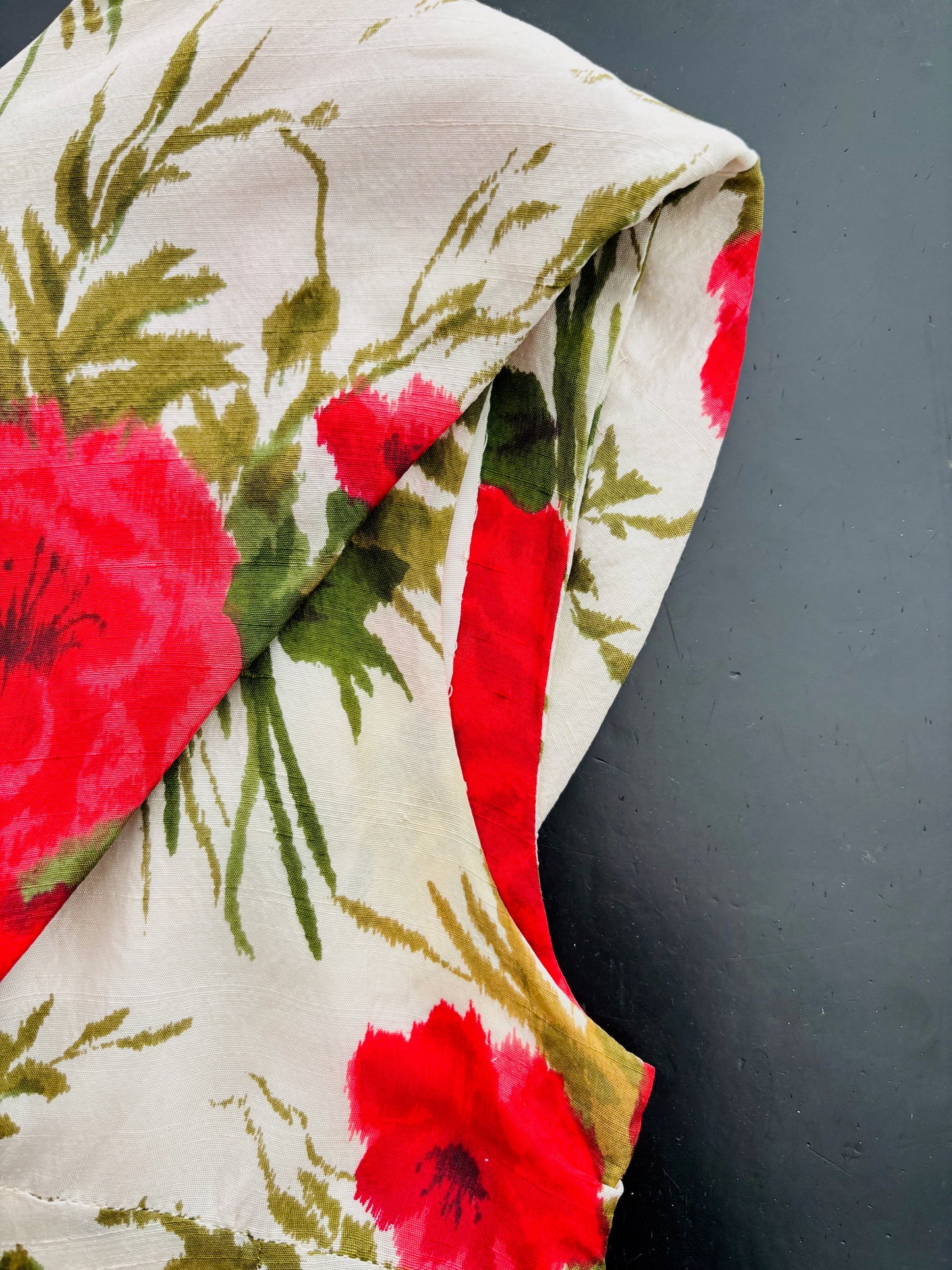 M | 1950s/60s Silk Floral Wiggle Dress