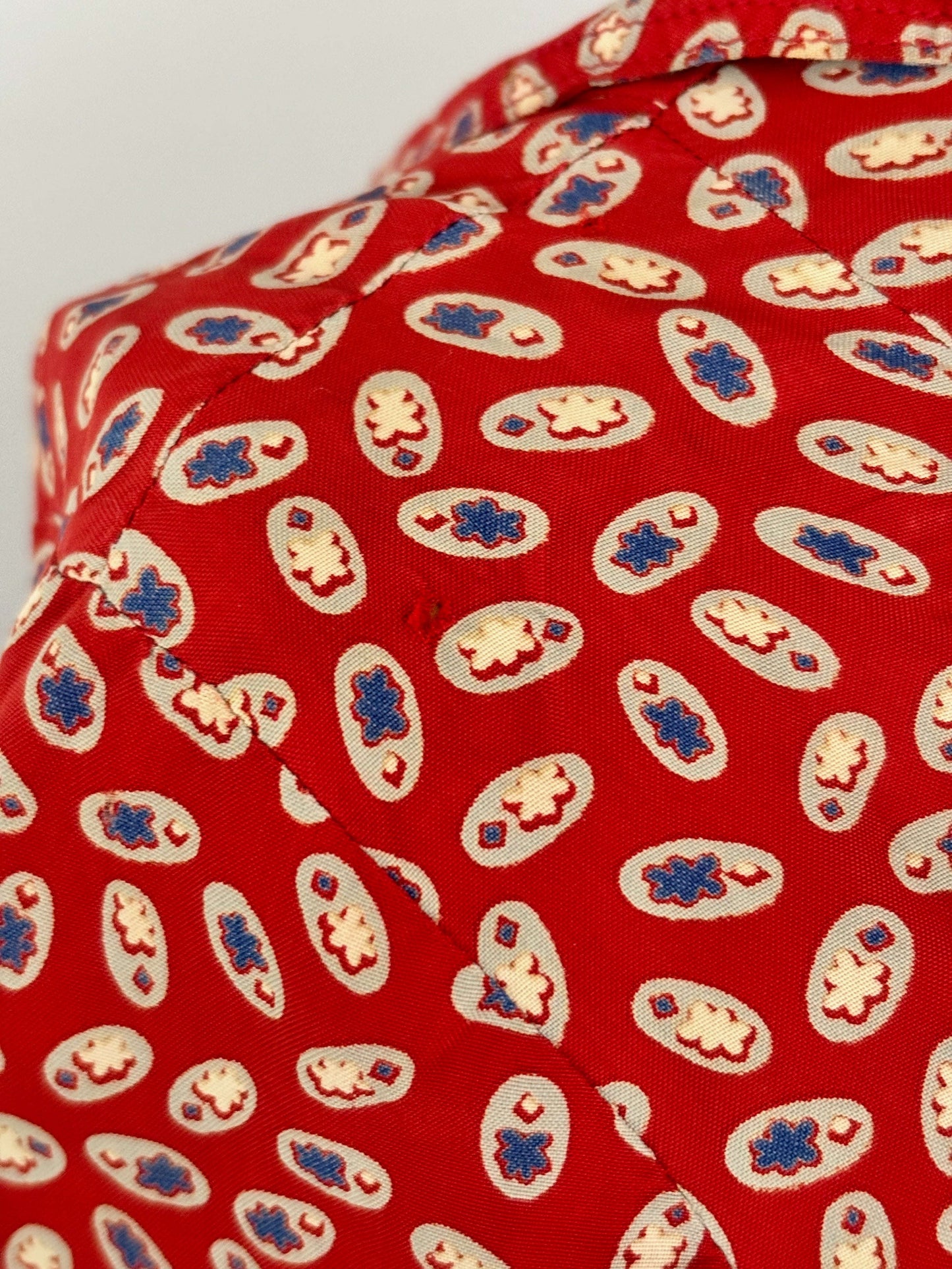 M/L | 1940s Rayon Novelty Print Blouse Lily Scarlet