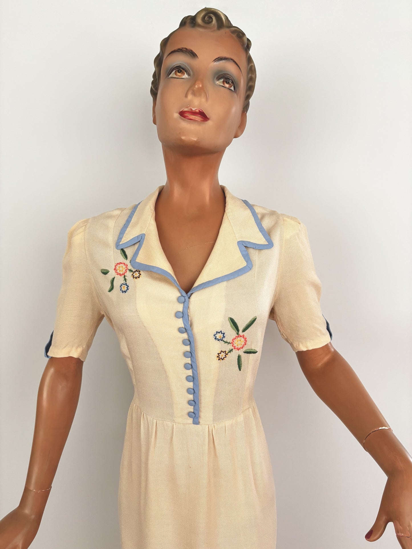 1930s/40s Cream Wool Dress With Embroidered Flowers and Blue Trim | XL/XXL