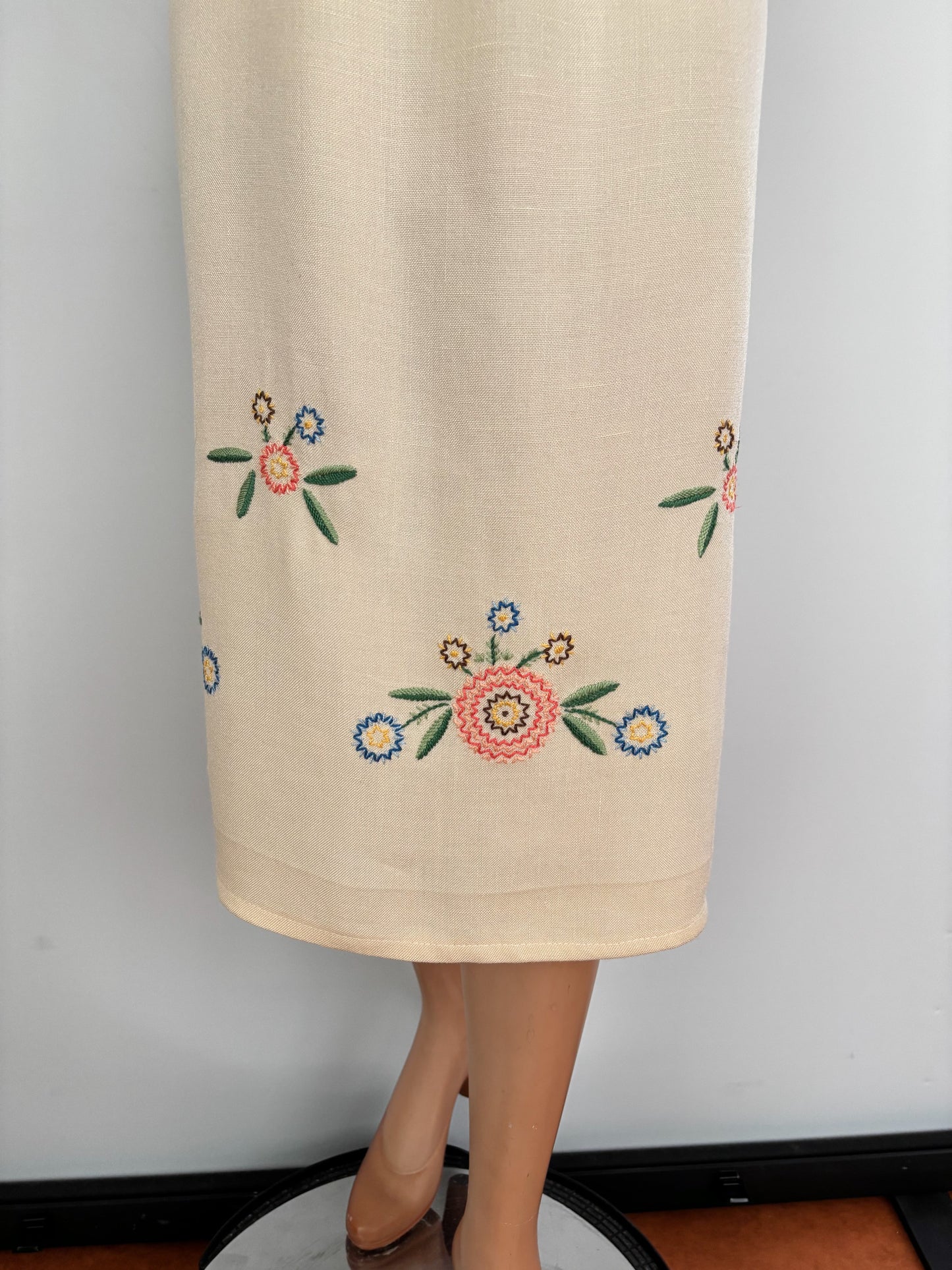 1930s/40s Cream Wool Dress With Embroidered Flowers and Blue Trim | XL/XXL