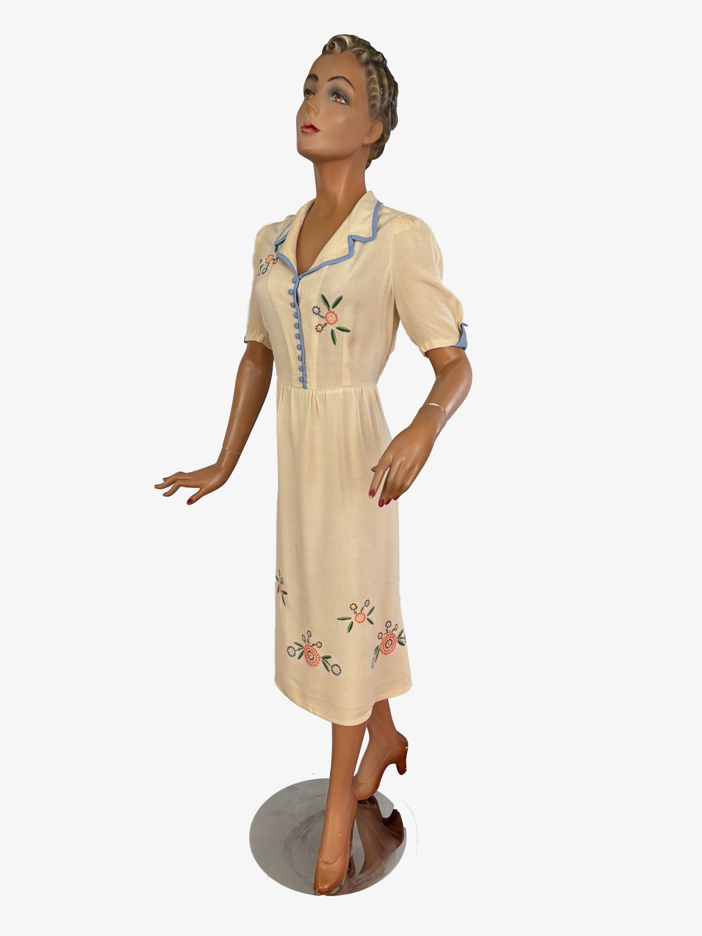 1930s/40s Cream Wool Dress With Embroidered Flowers and Blue Trim | XL/XXL
