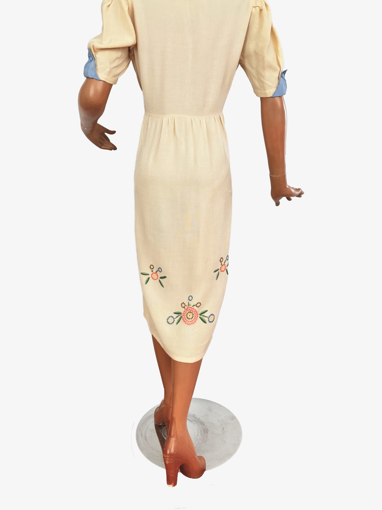 1930s/40s Cream Wool Dress With Embroidered Flowers and Blue Trim | XL/XXL