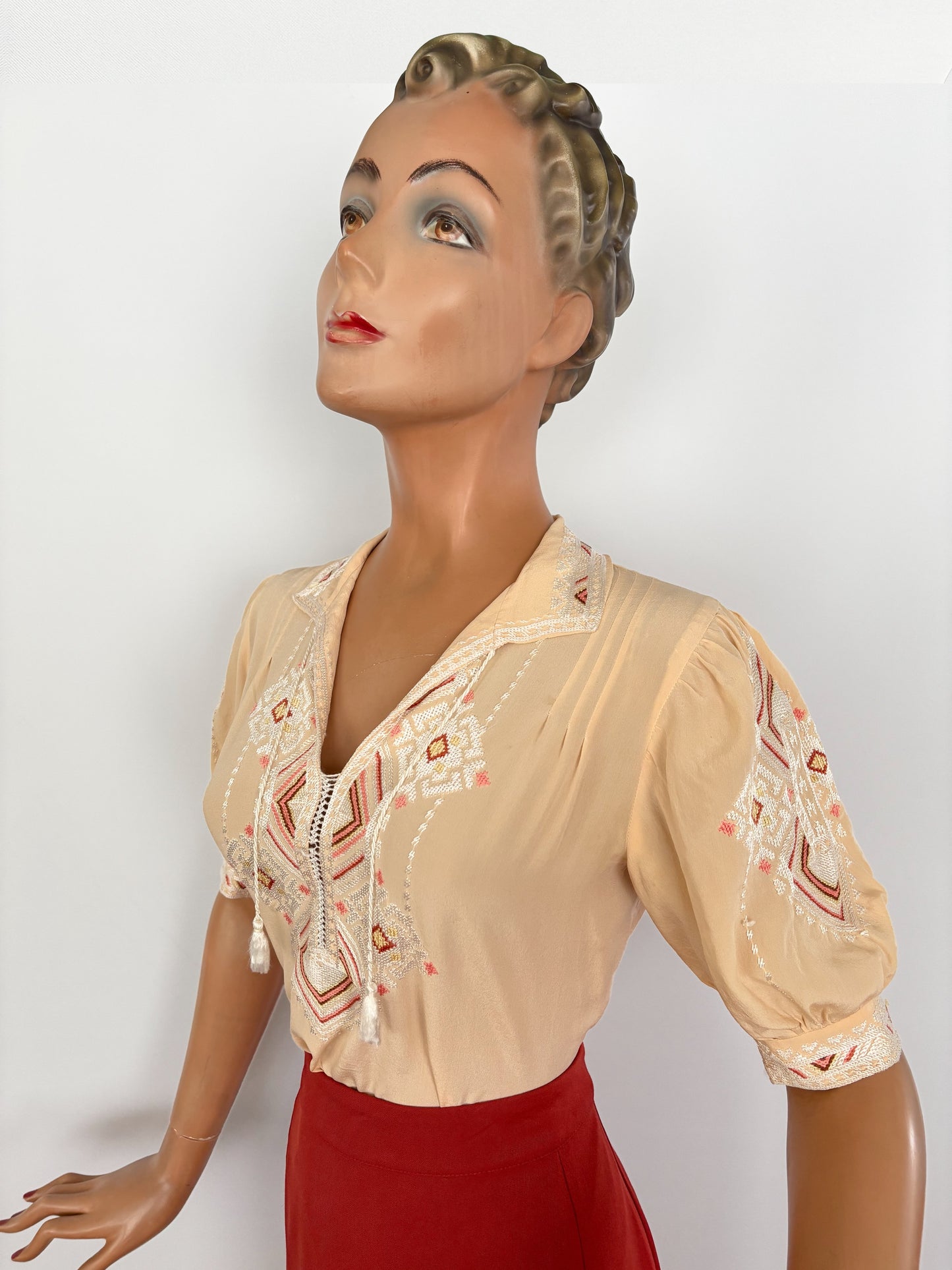 1930s/40s Cream Silk Blouse with Embroidery and Tassels | M