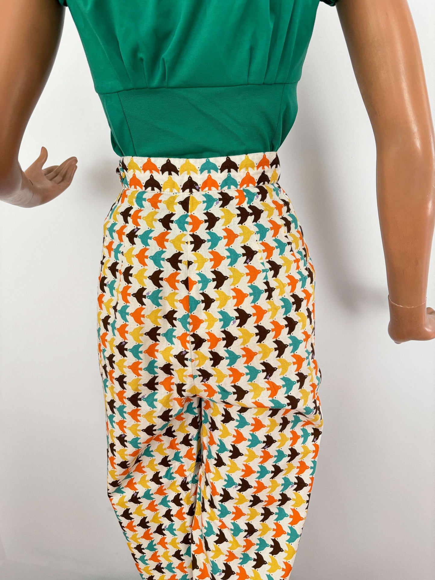 S | 1950s Style Harlequin Capri Pants with Bird Print Lily Scarlet
