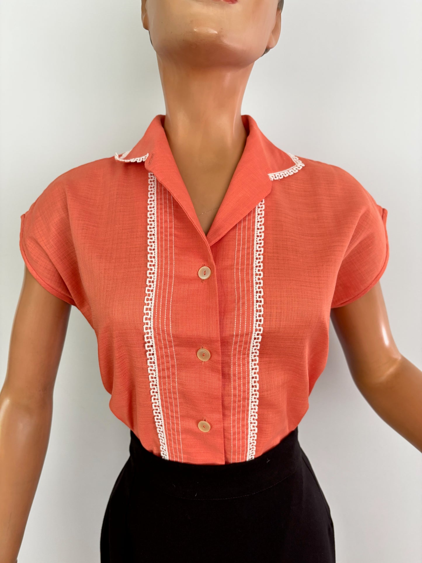 1950s New Old Stock Salmon Pink Sleeveless Linen Cotton Blouse With Lace Trim | L