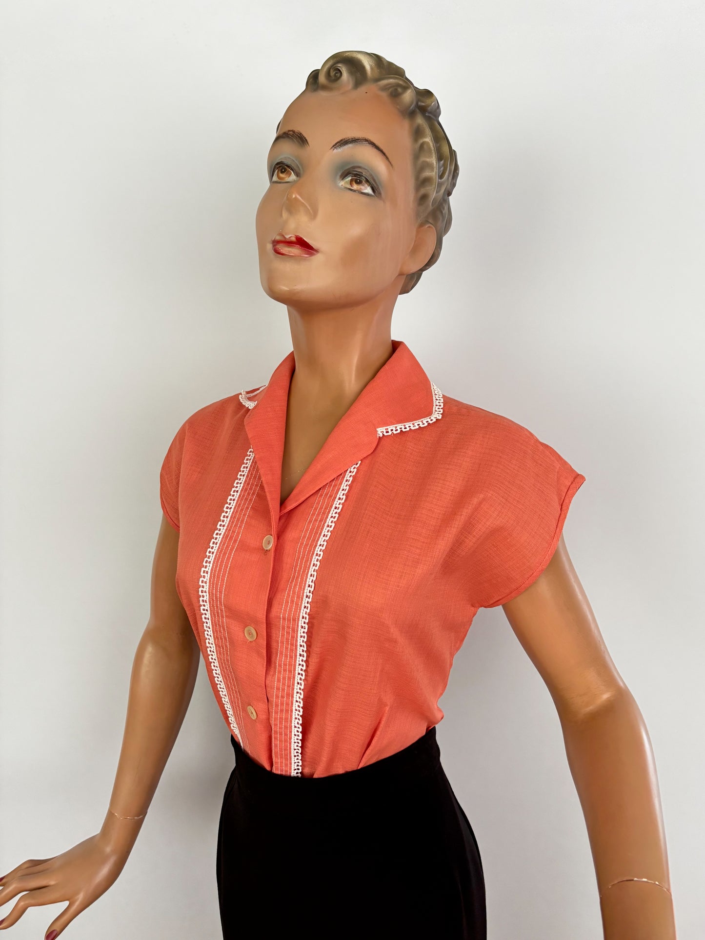 1950s New Old Stock Salmon Pink Sleeveless Linen Cotton Blouse With Lace Trim | L