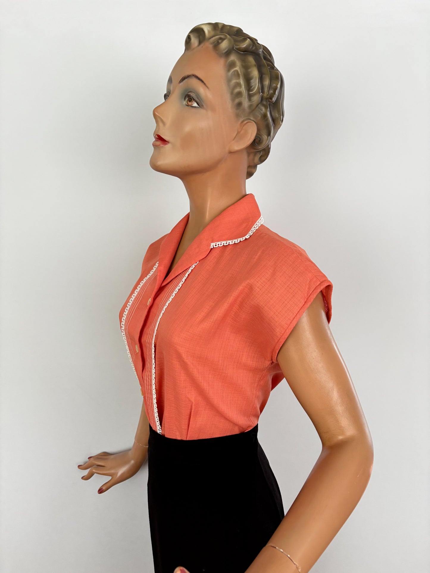 1950s New Old Stock Salmon Pink Sleeveless Linen Cotton Blouse With Lace Trim | L