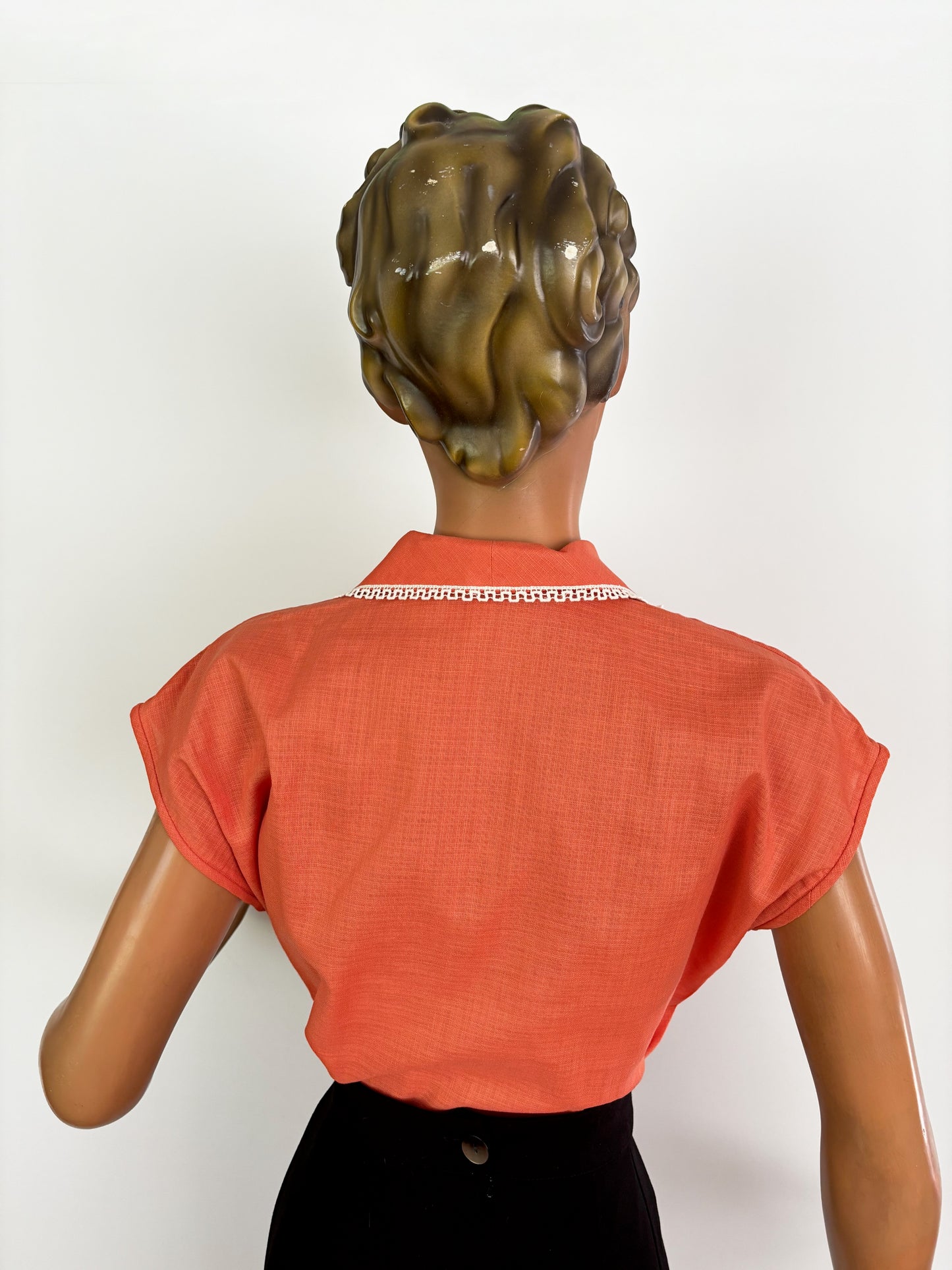 1950s New Old Stock Salmon Pink Sleeveless Linen Cotton Blouse With Lace Trim | L