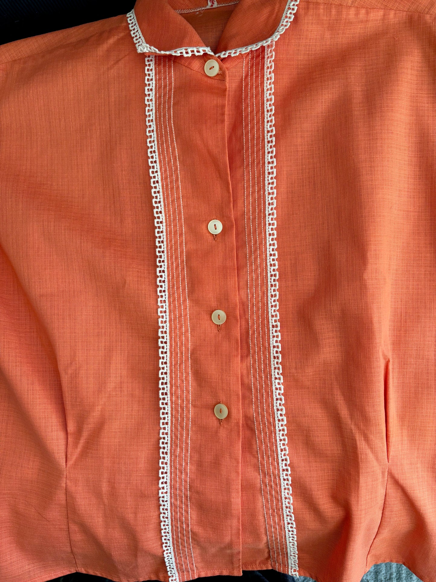 1950s New Old Stock Salmon Pink Sleeveless Linen Cotton Blouse With Lace Trim | L