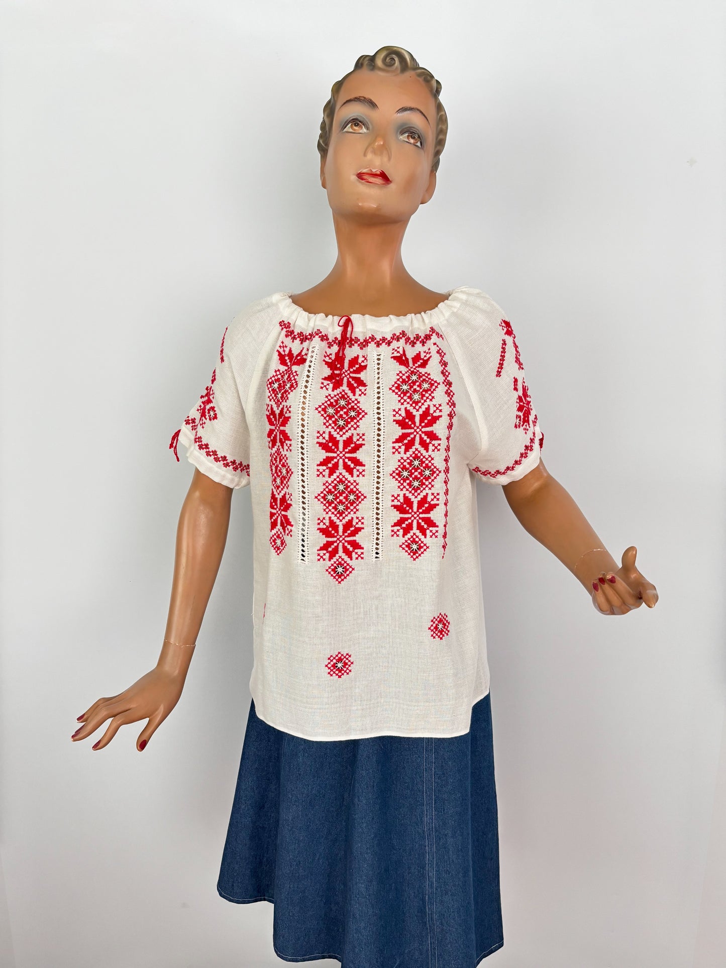 1950s 1960s Hand Embroidered Openwork Romanian | L/XL
