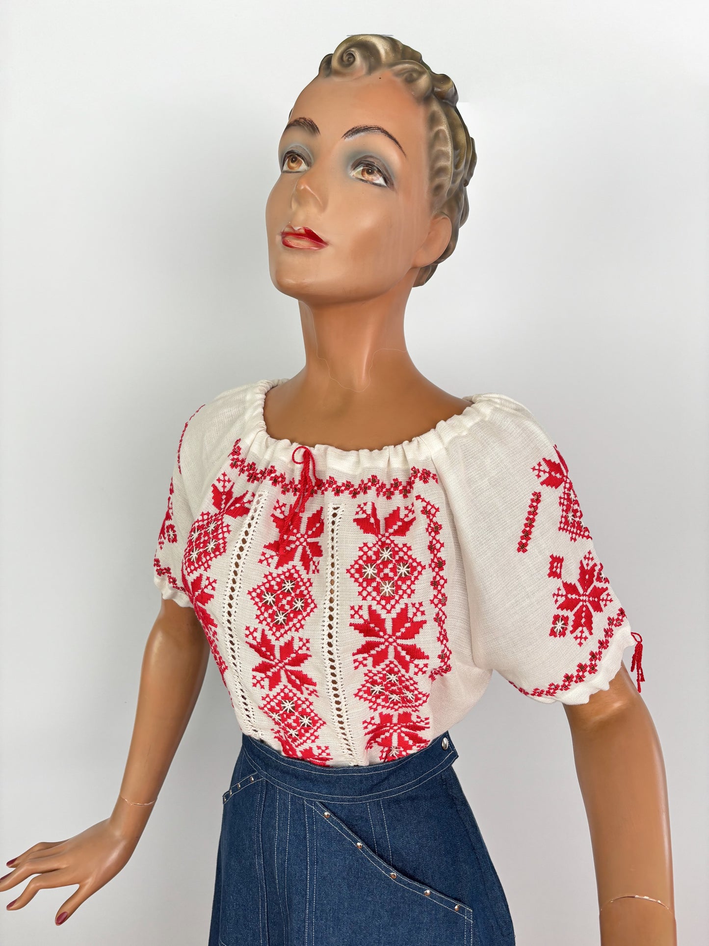 1950s 1960s Hand Embroidered Openwork Romanian | L/XL
