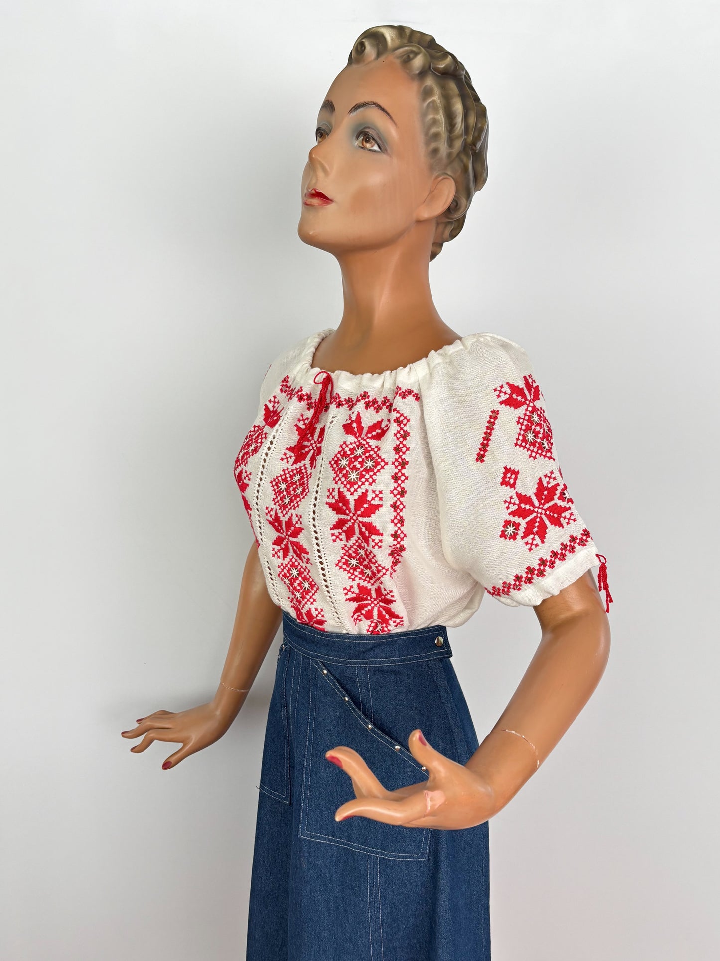 1950s 1960s Hand Embroidered Openwork Romanian | L/XL