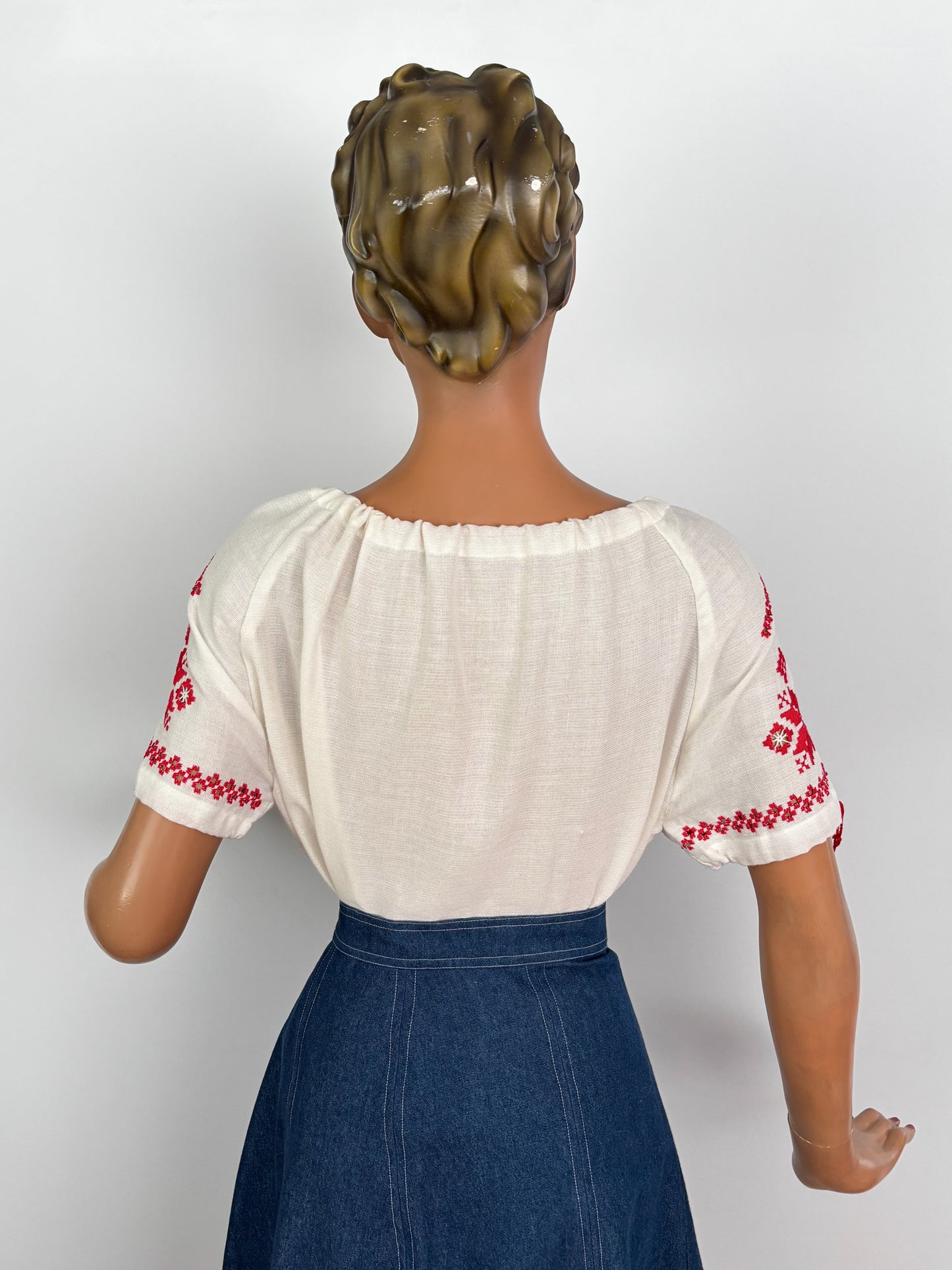 1950s 1960s Hand Embroidered Openwork Romanian | L/XL